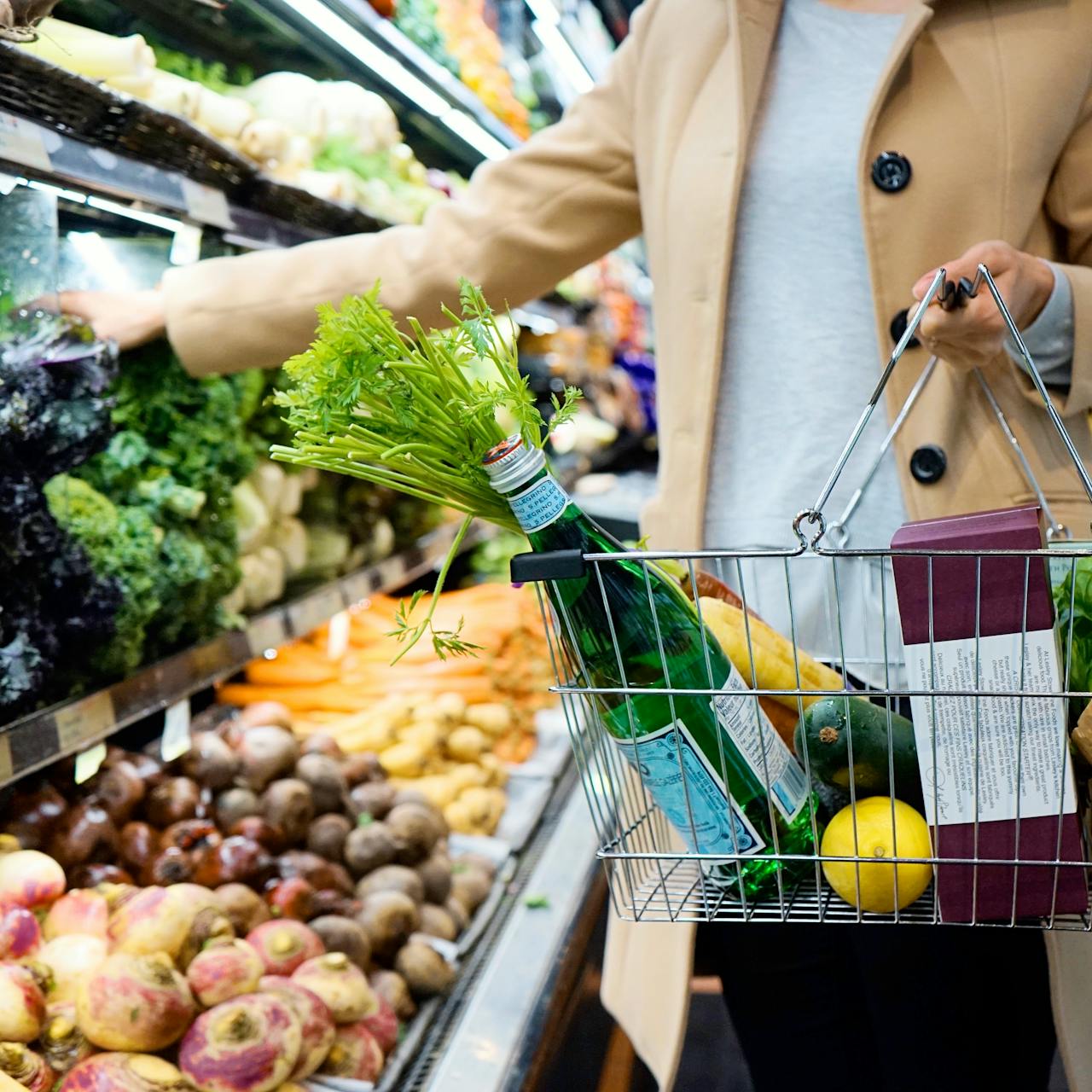 A woman shopping fresh produce in a grocery store | Source: Pexels