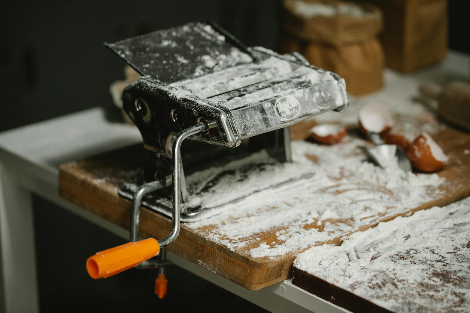 Spilled flour around a pasta maker | Source: Pexels