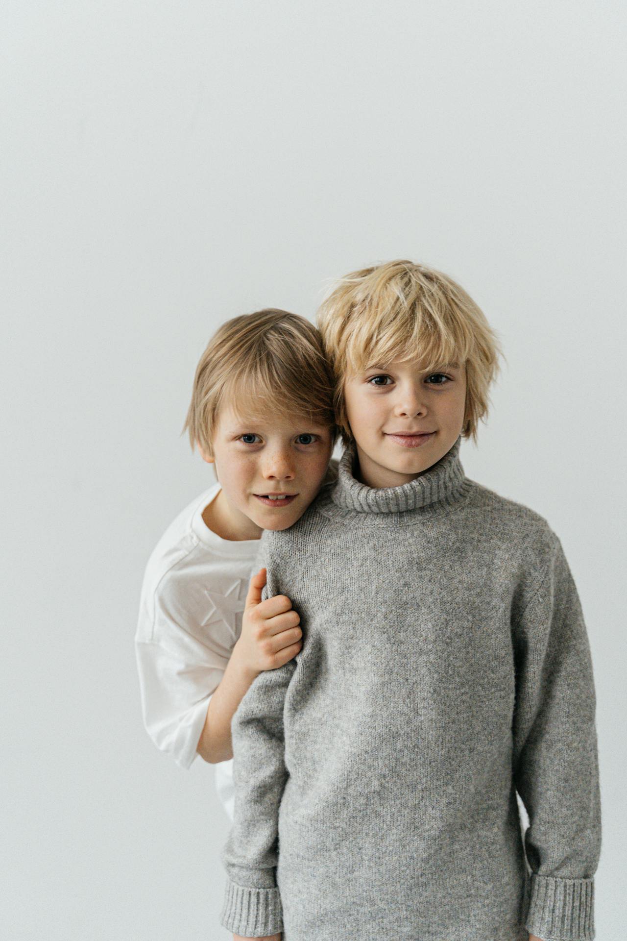 Two boys smiling | Source: Pexels