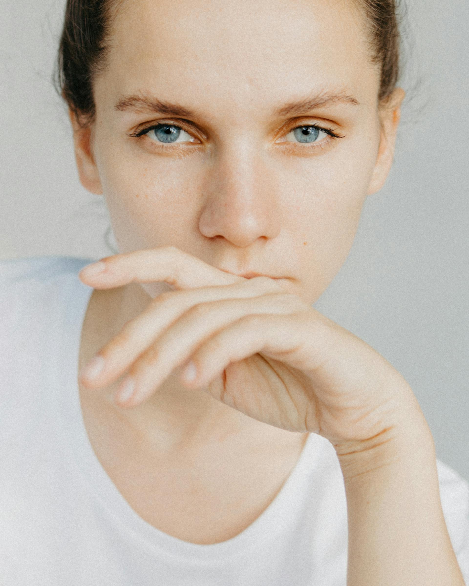 A thoughtful woman | Source: Pexels