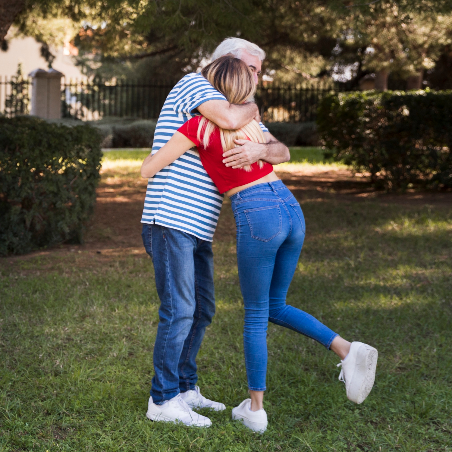 A young woman hugging an older man | Source: Freepik