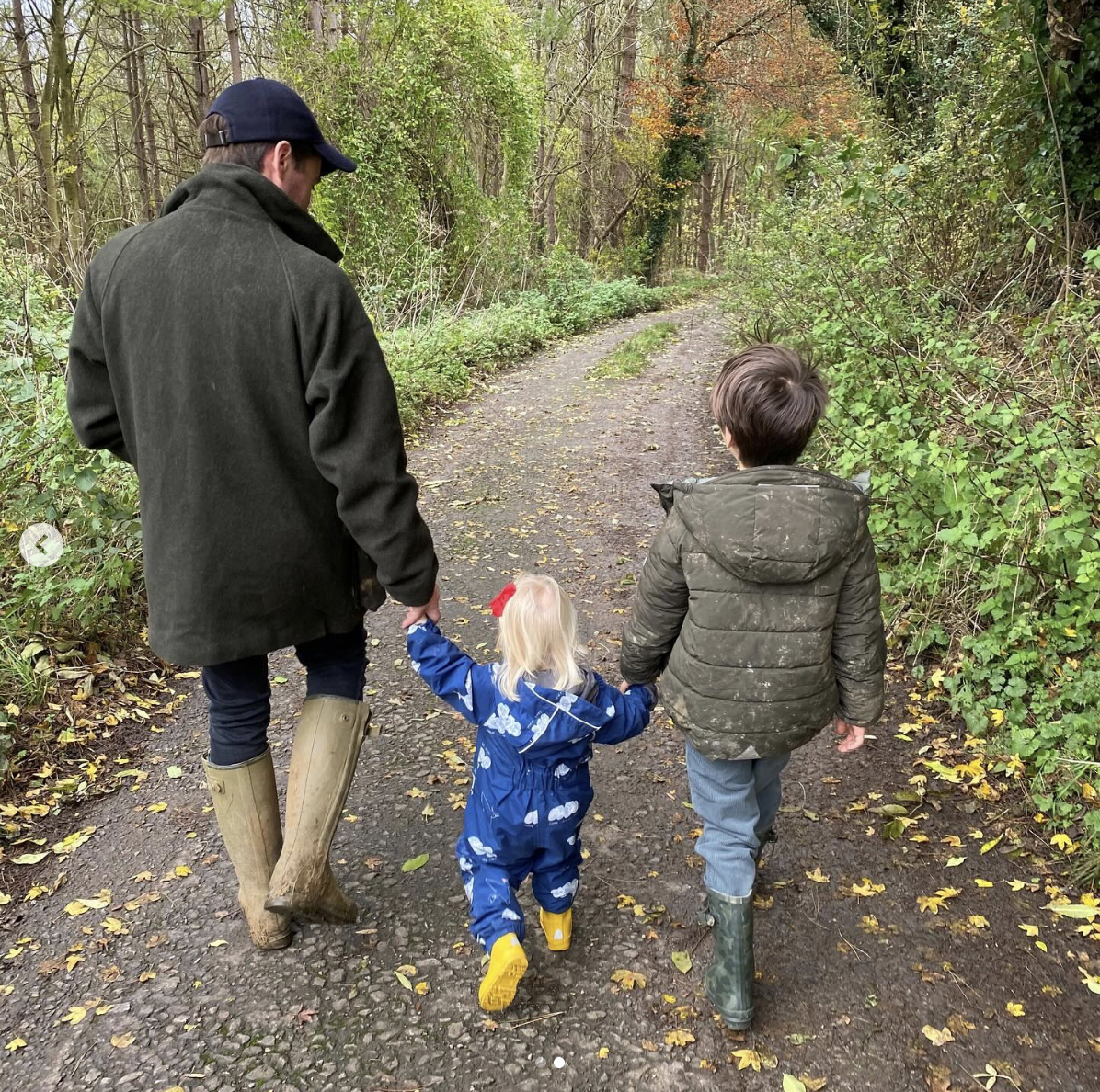 Edoardo Mapelli Mozzi with Sienna and Wolfe | Source: instagram/theroyalfamily