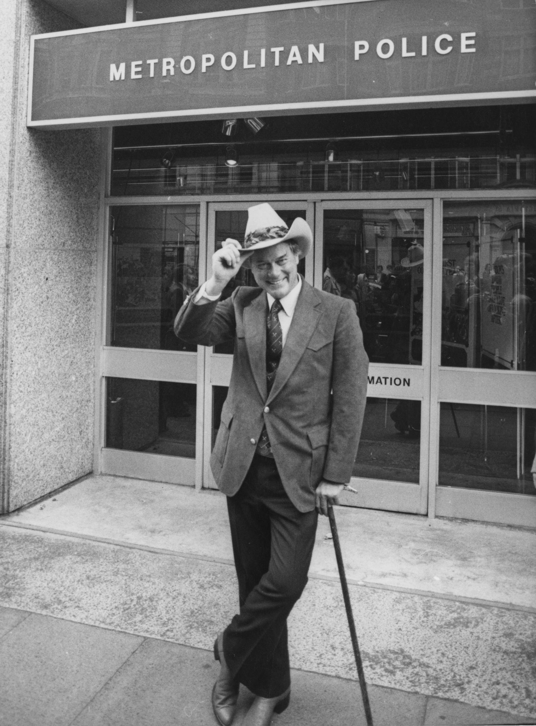 Larry Hagman appears as J.R. Ewing from "Dallas" outside New Scotland Yard in London on June 10, 1980. | Source: Getty Images