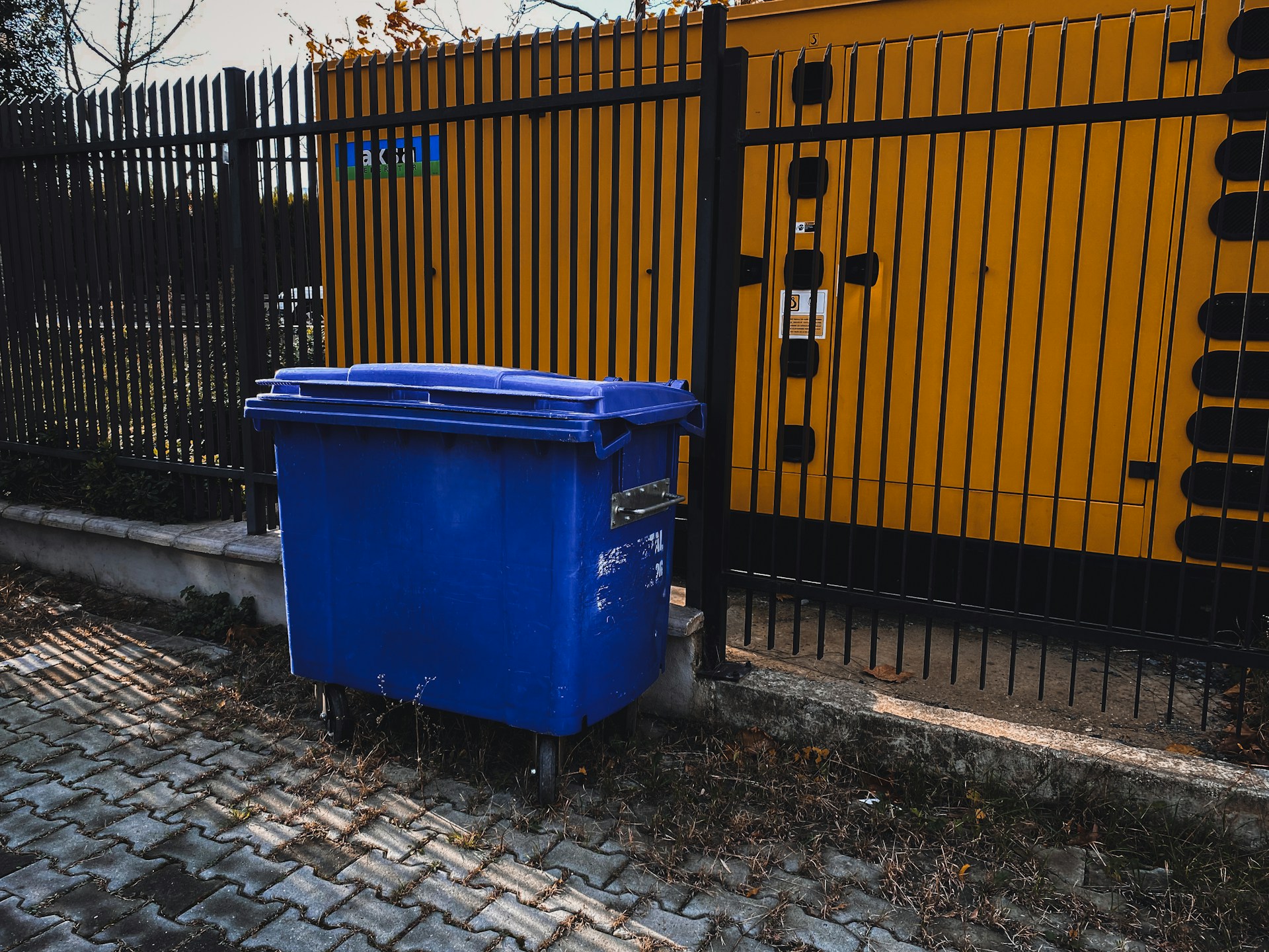 A dumpster | Source: Unsplash
