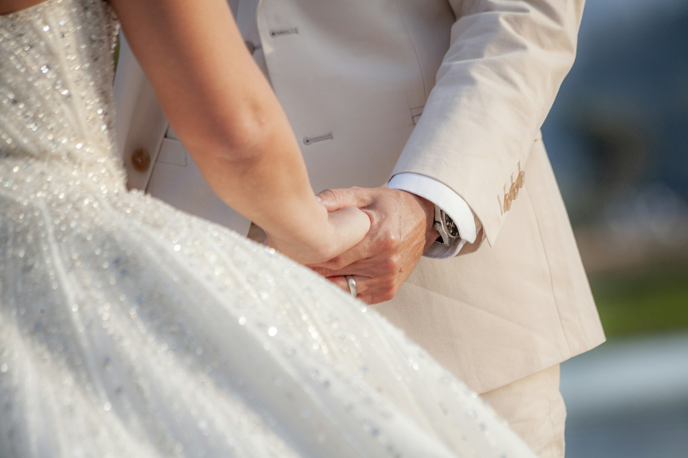 A bride and groom holding hands | Source: Unsplash