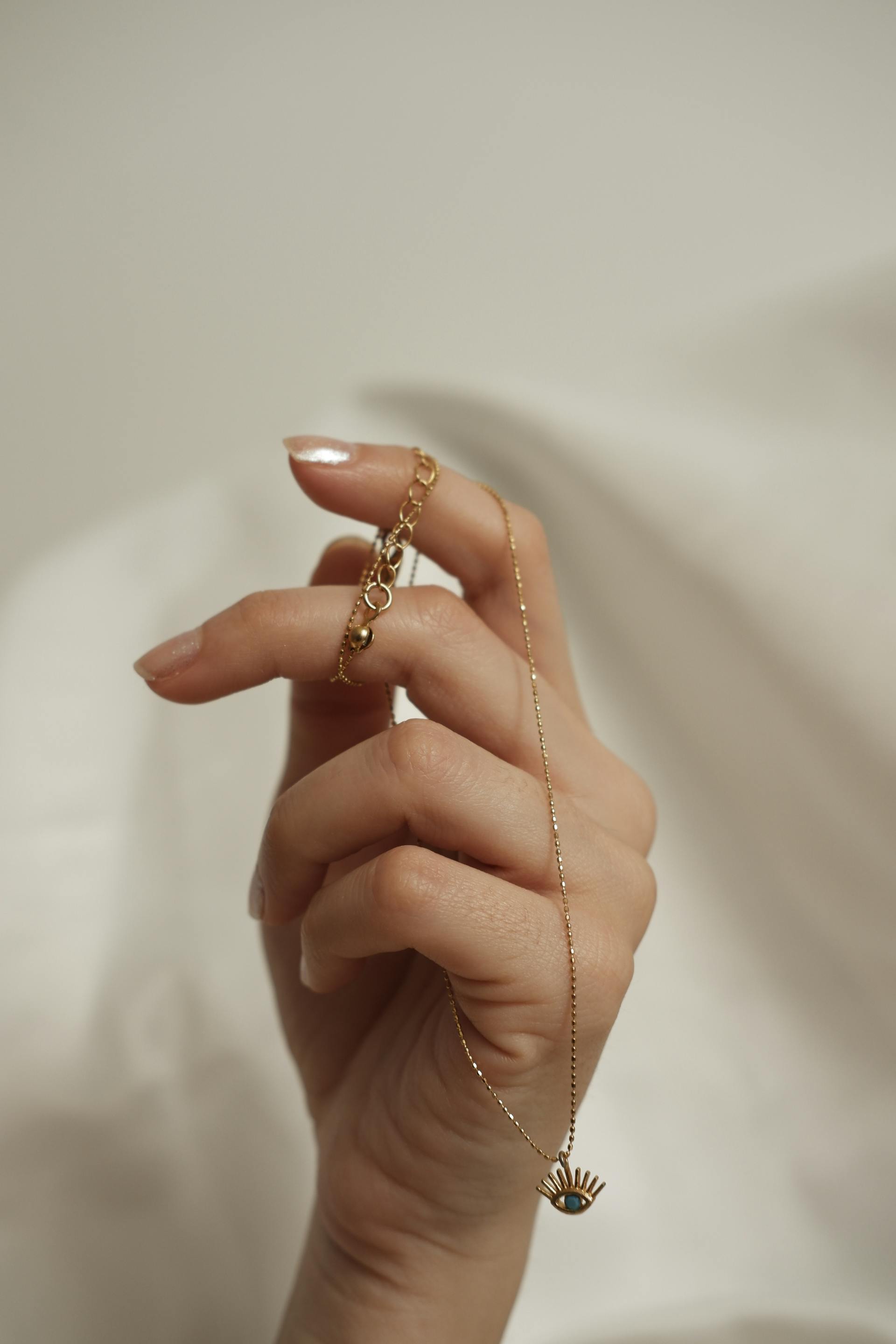 A woman holding a necklace | Source: Pexels