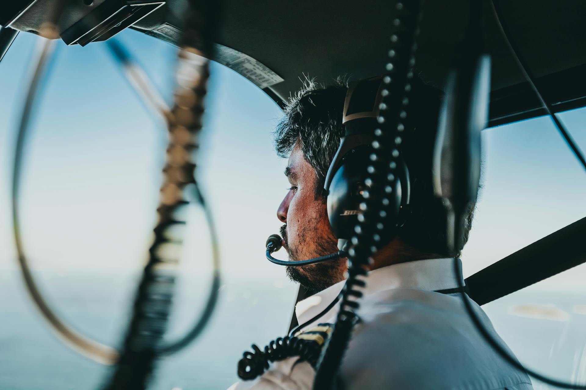 A pilot speaking | Source: Pexels