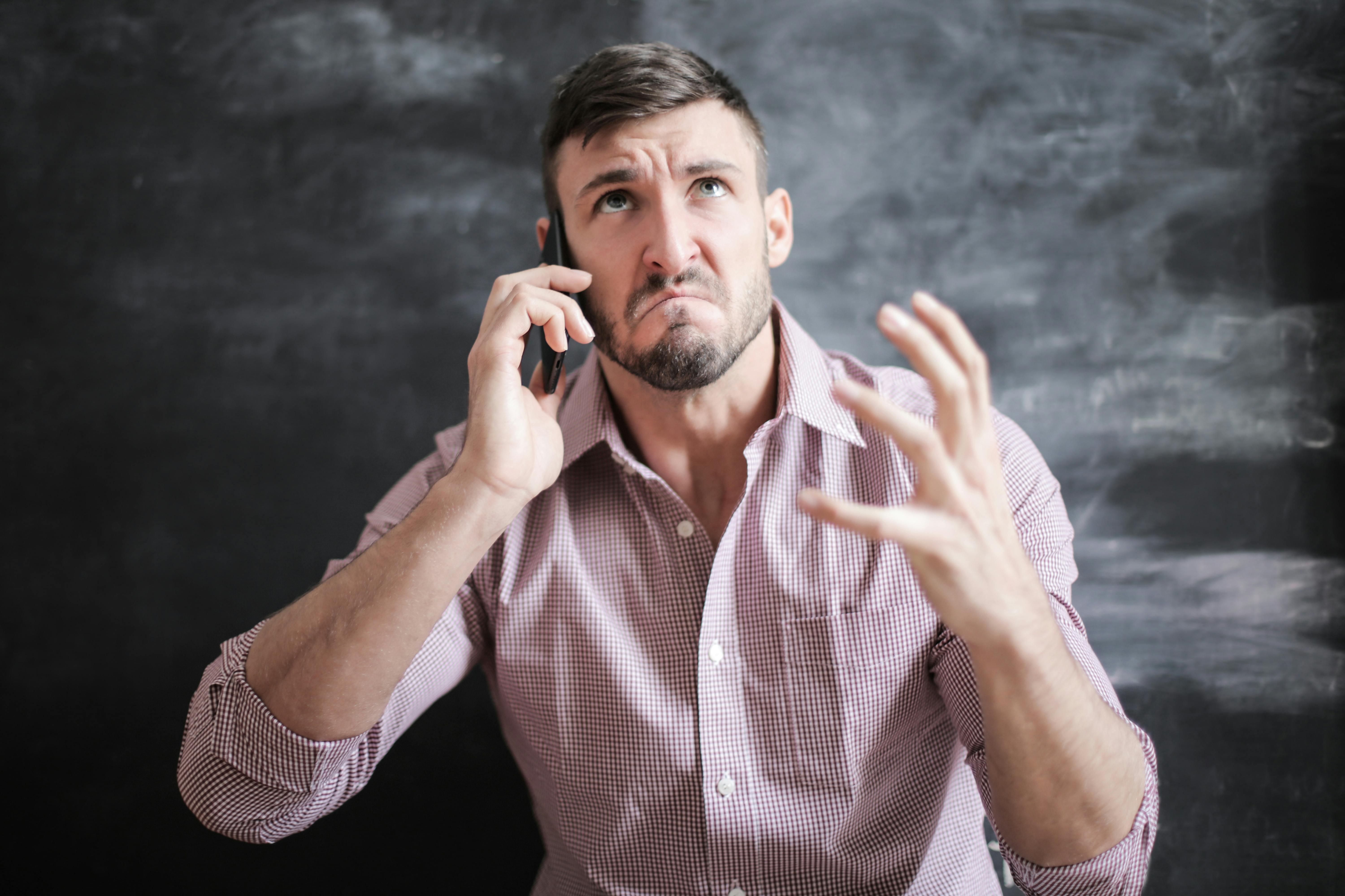 An angry man on the call | Source: Pexels