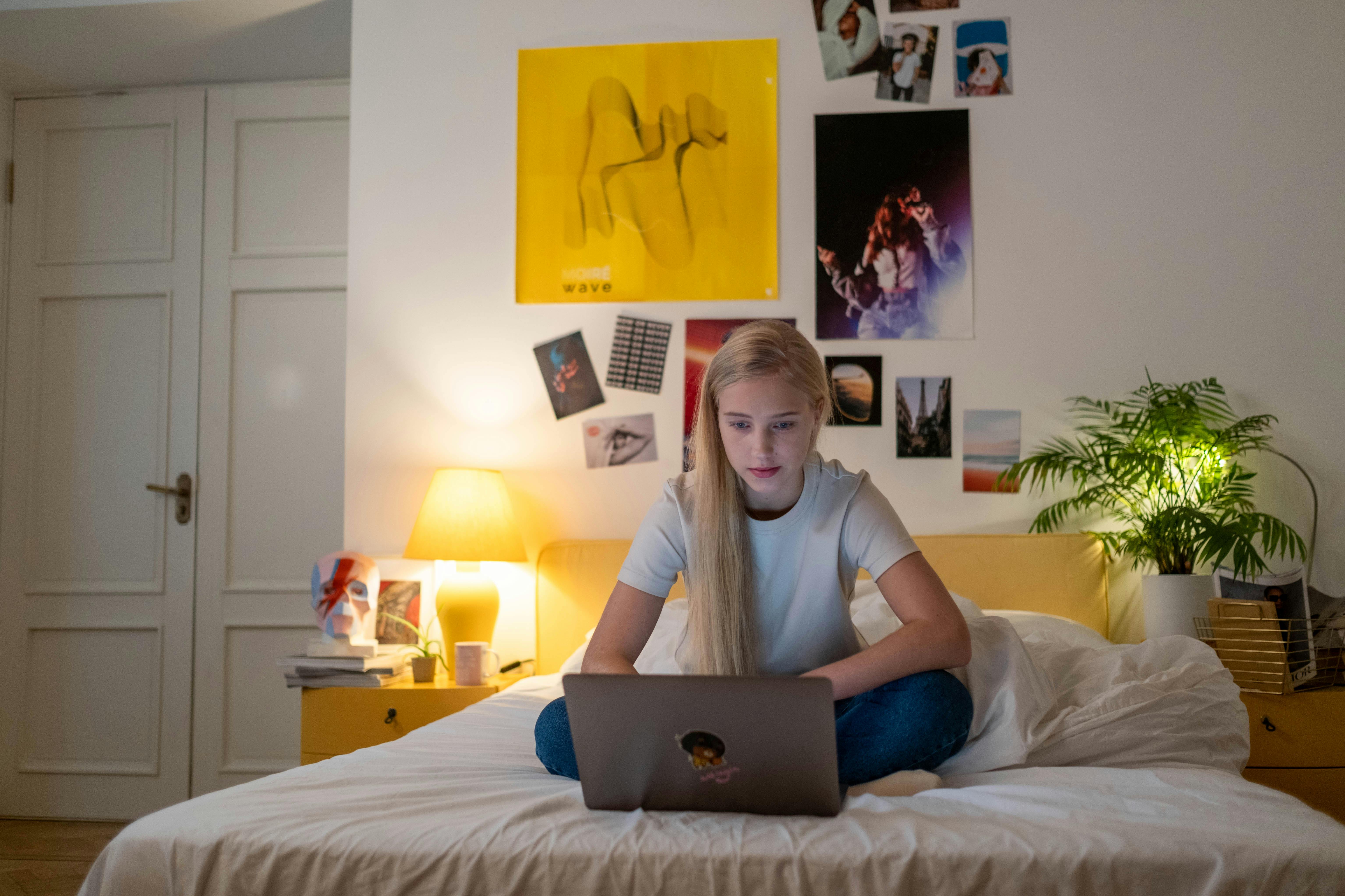 Teenage girl using her laptop | Source: Pexels