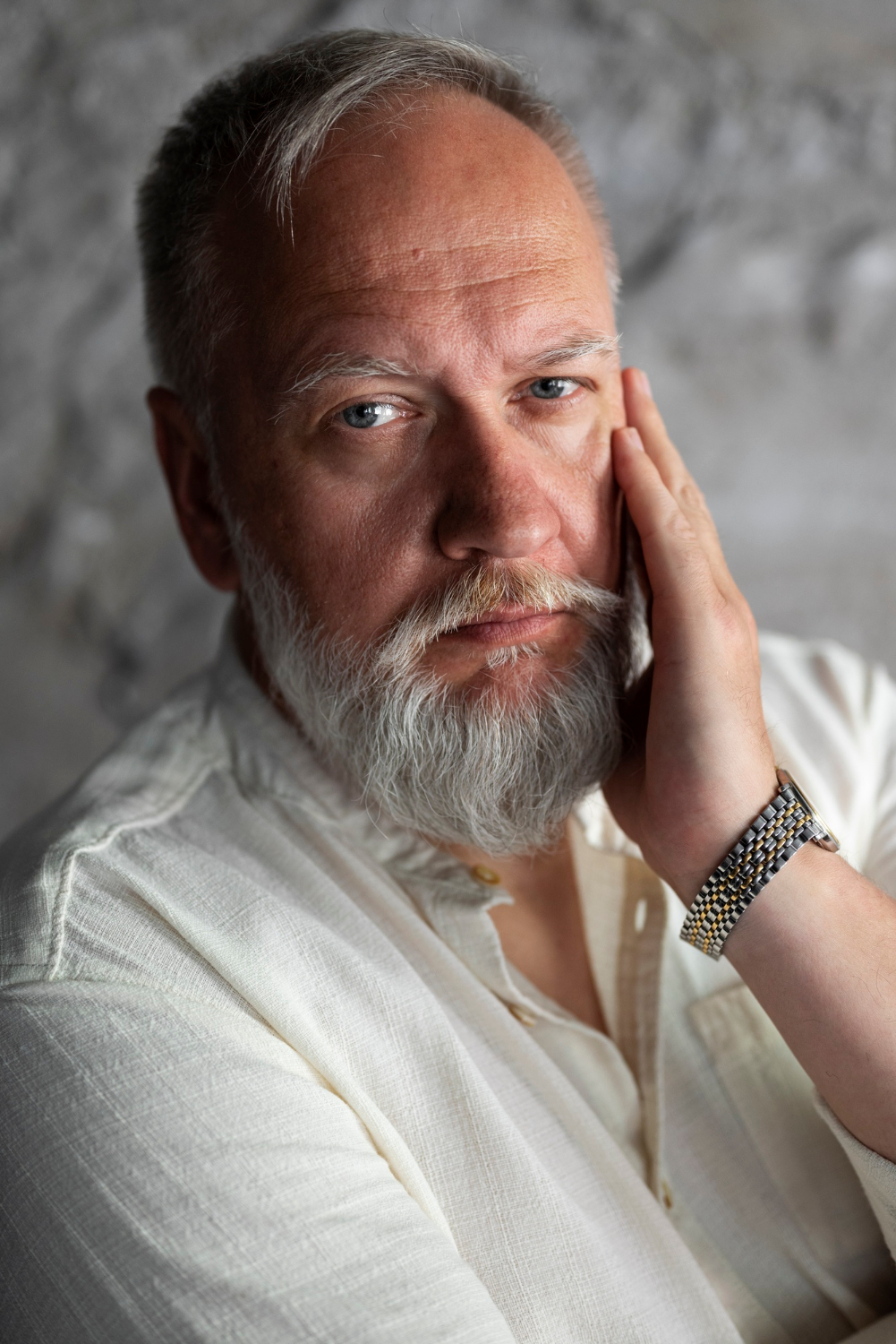 An upset older man | Source: Freepik