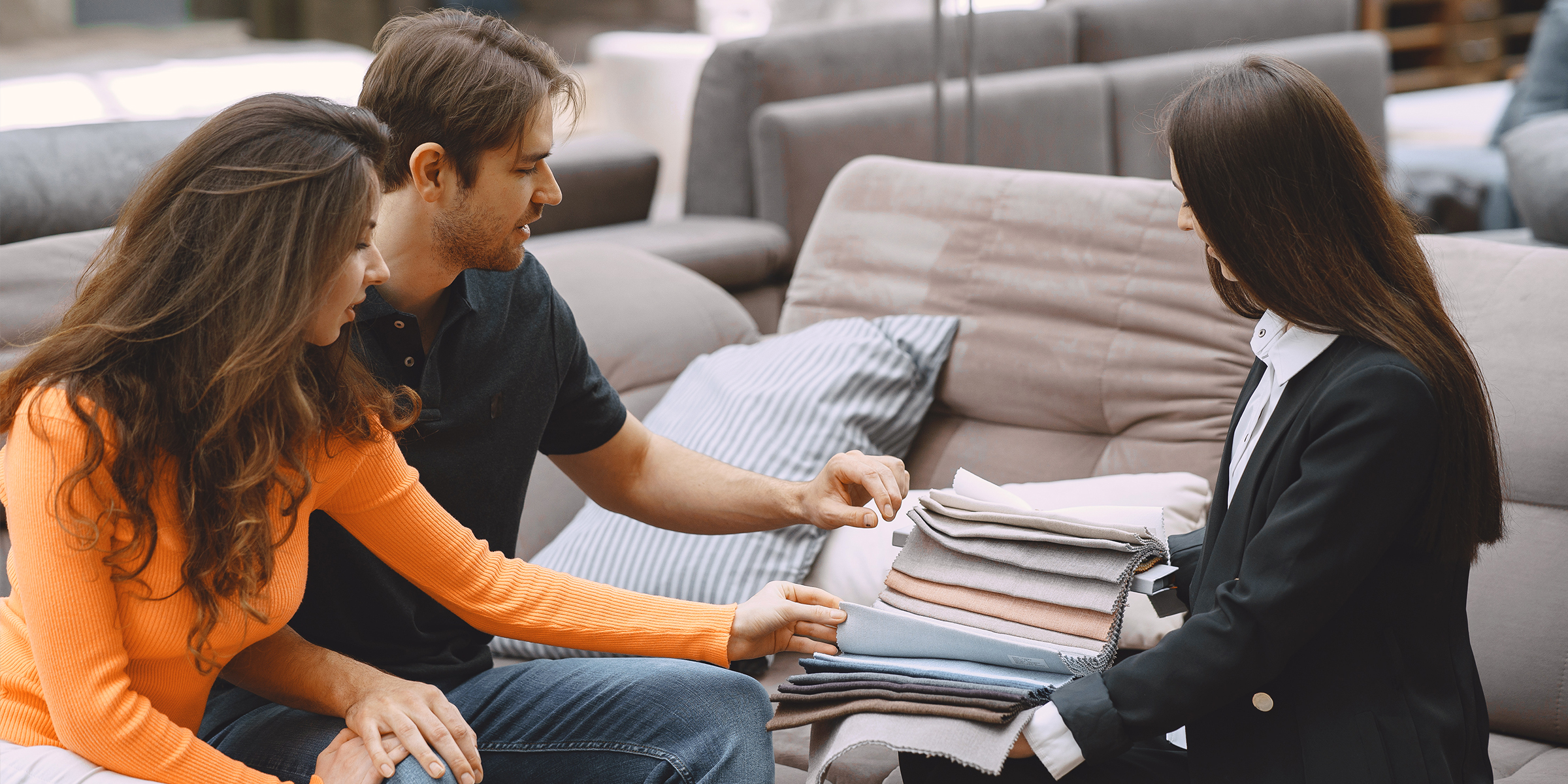 A couple checking out furniture swatches | Source: Freepik.com/prostooleh