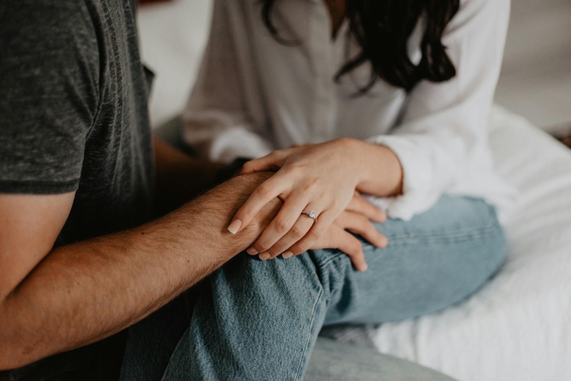 A couple comforting each other | Source: Pexels