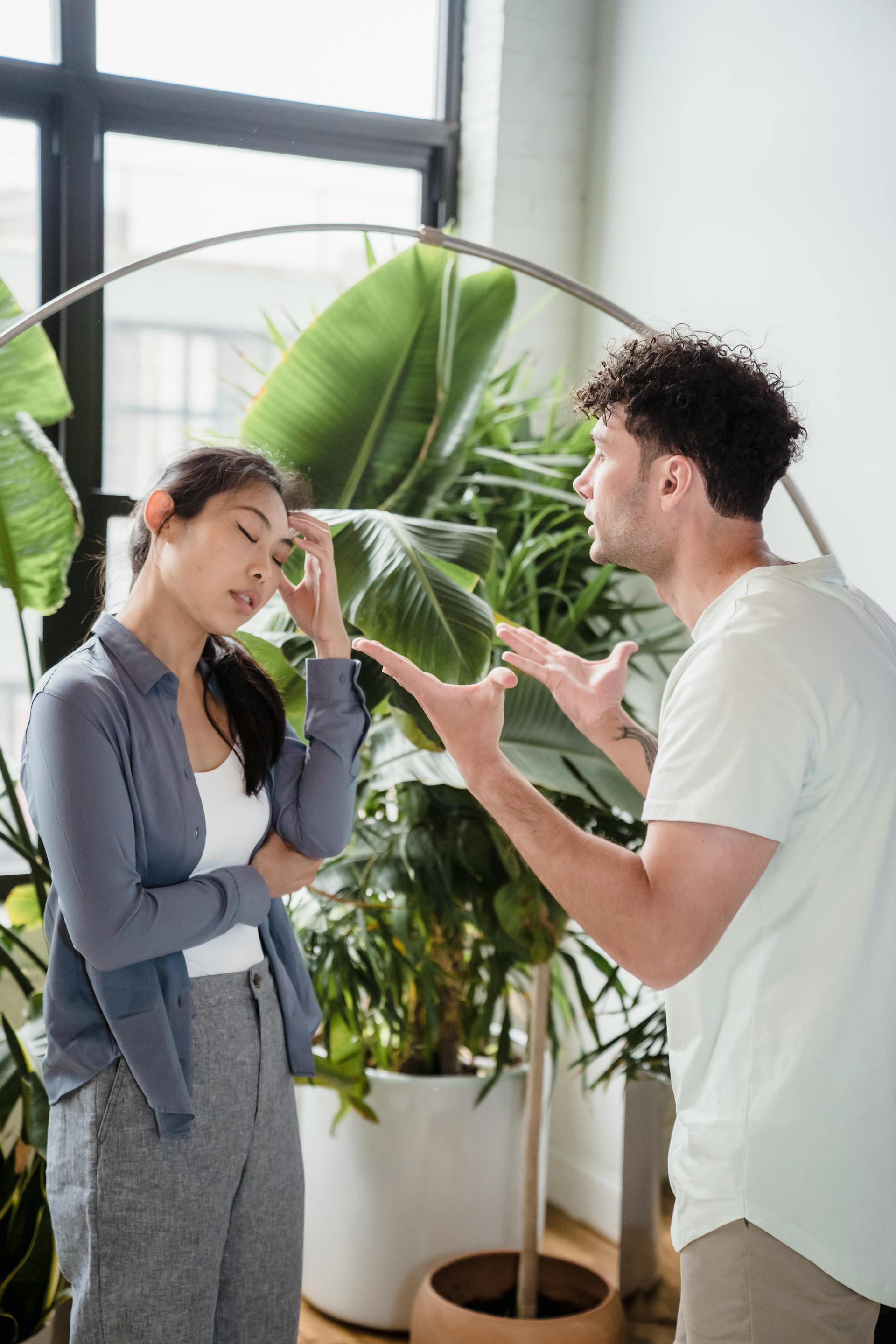 A couple having a tense conversation | Source: Pexels