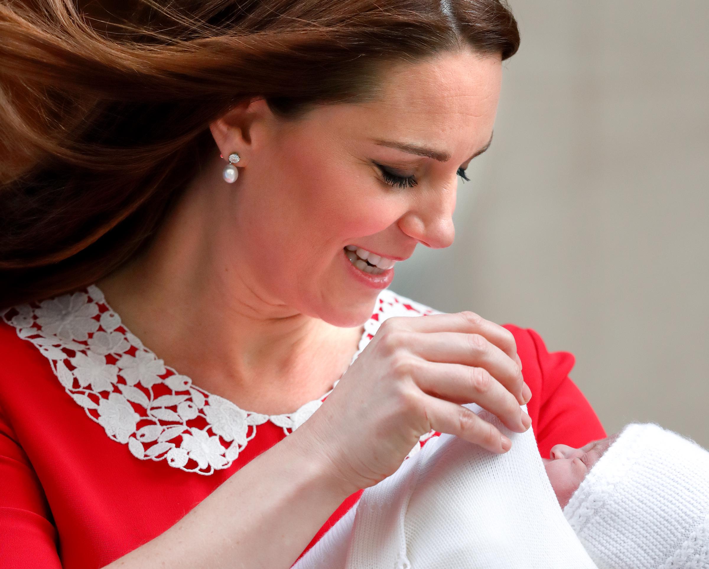 Princess Catherine departs the Lindo Wing of St. Mary's Hospital with her newborn baby son Louis on April 23, 2018 in London, England. | Source: Getty Images