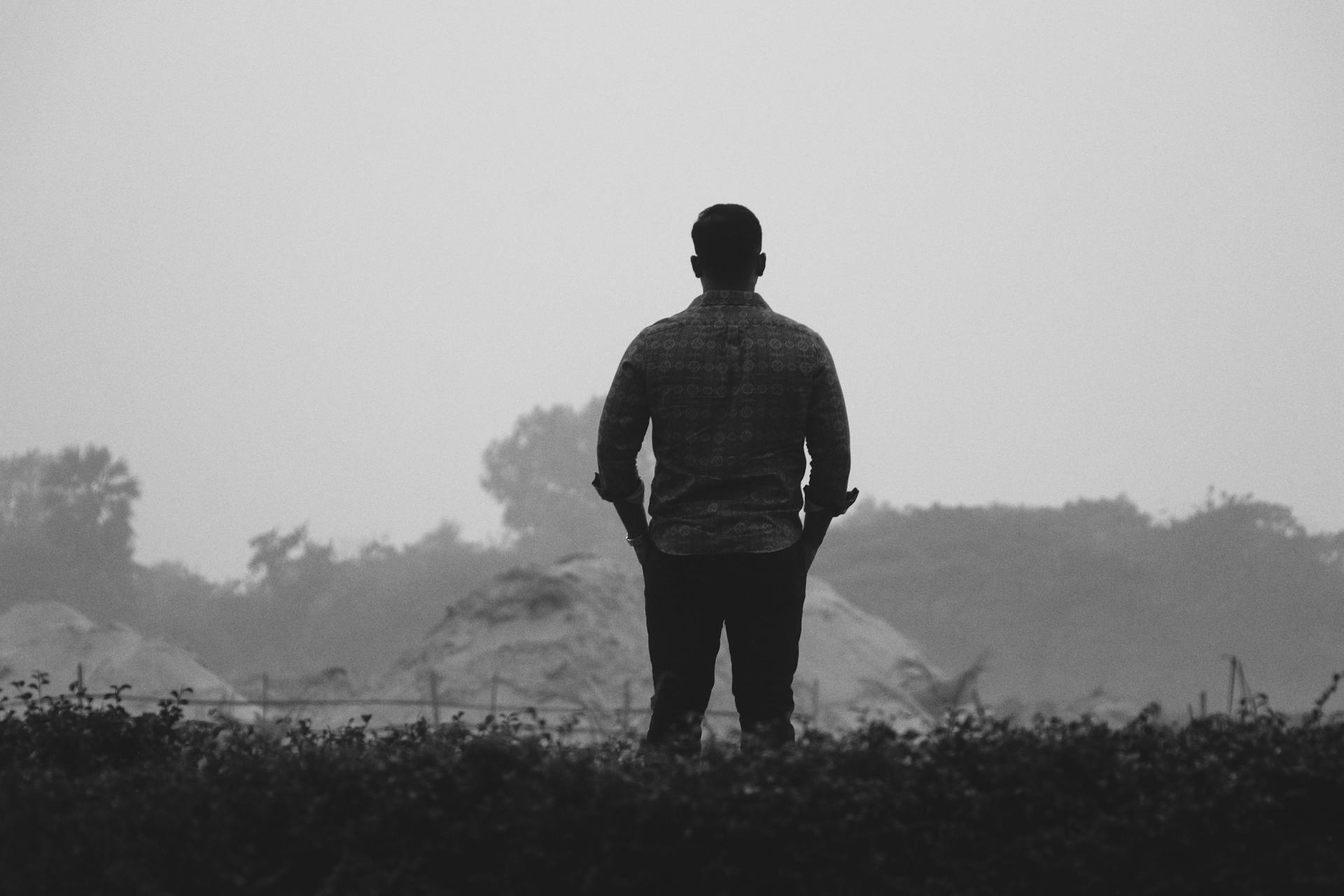 A man standing alone | Source: Pexels