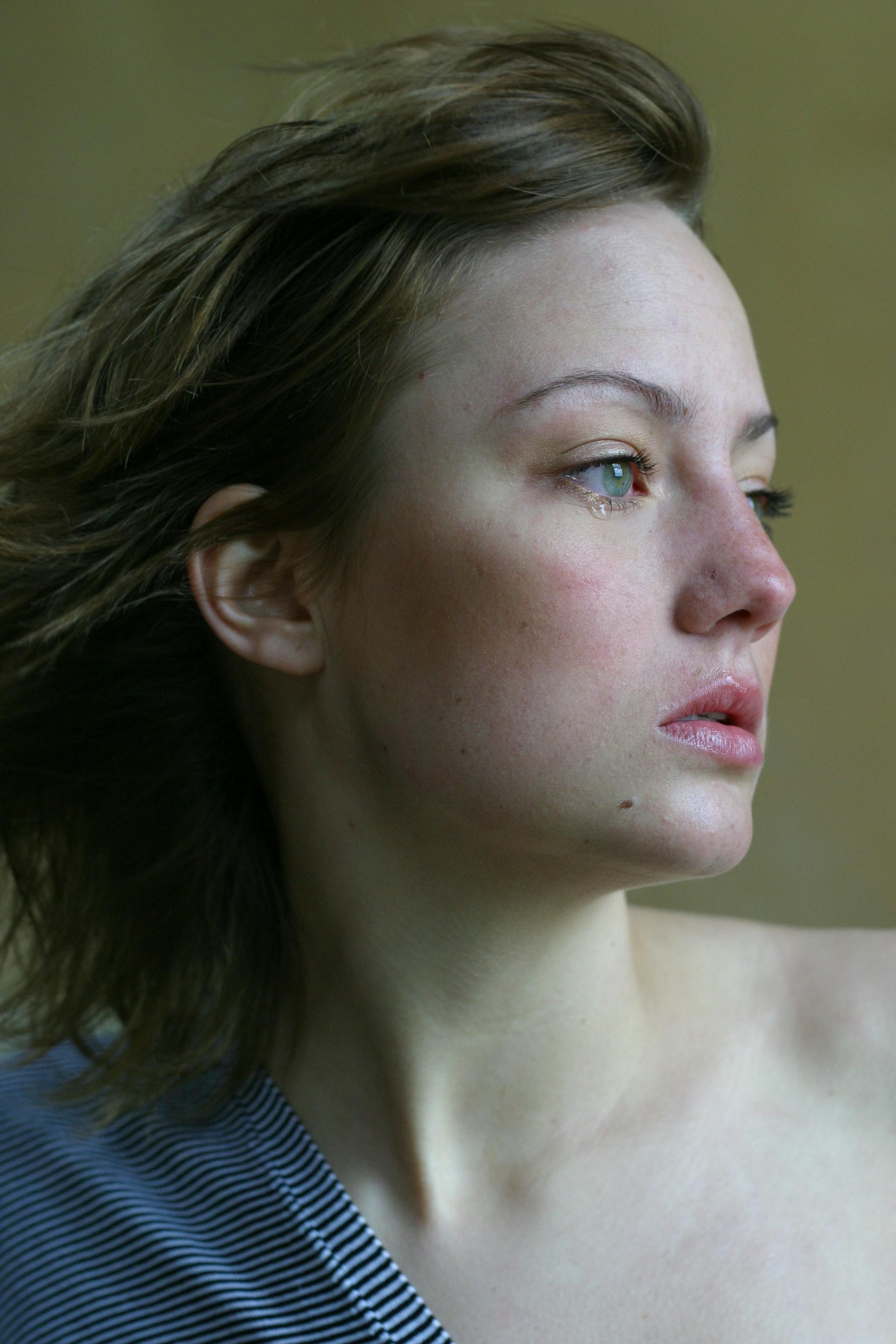 A woman staring at something in shock | Source: Pexels