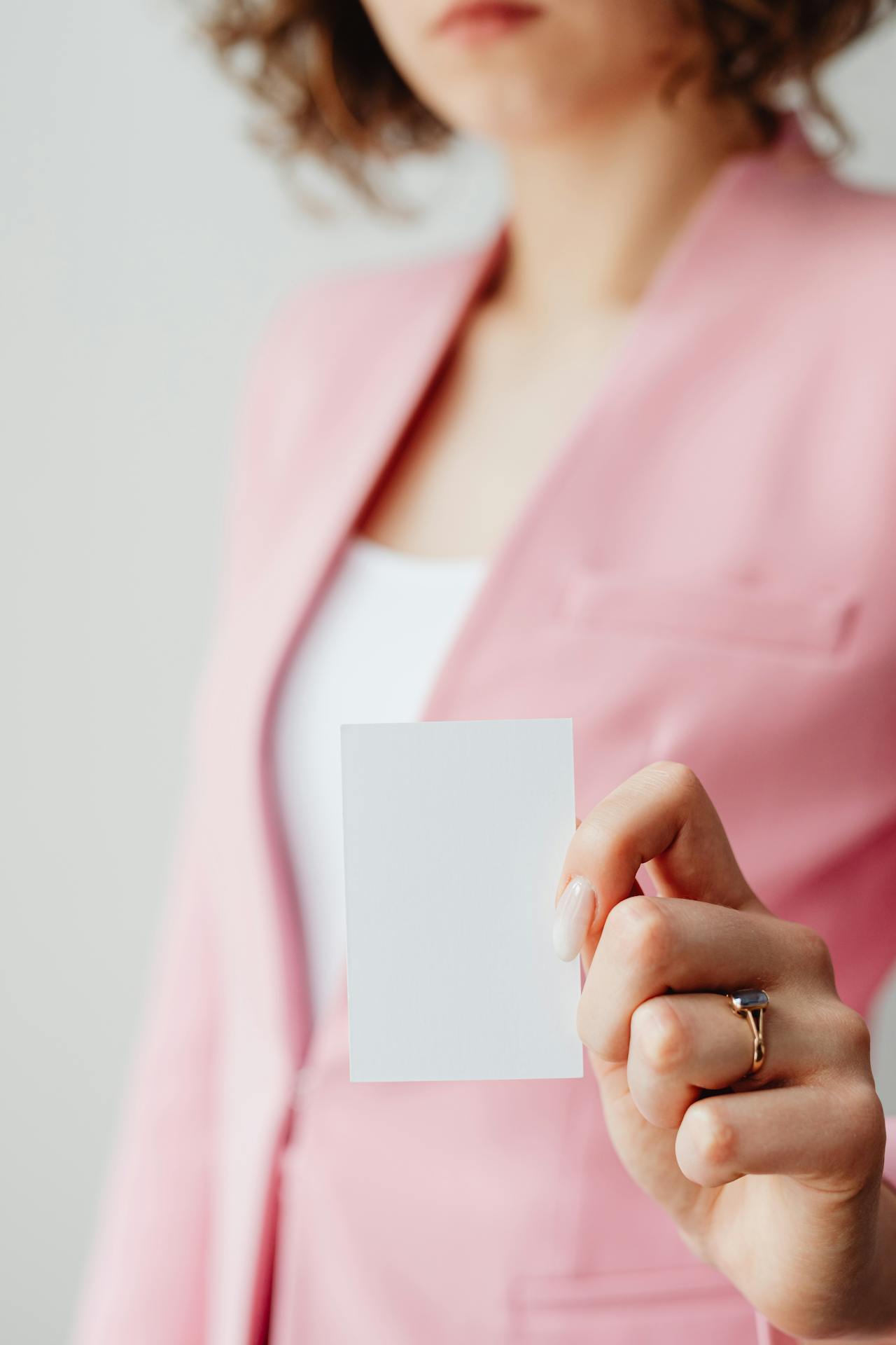 A woman holding a note | Source: Pexels