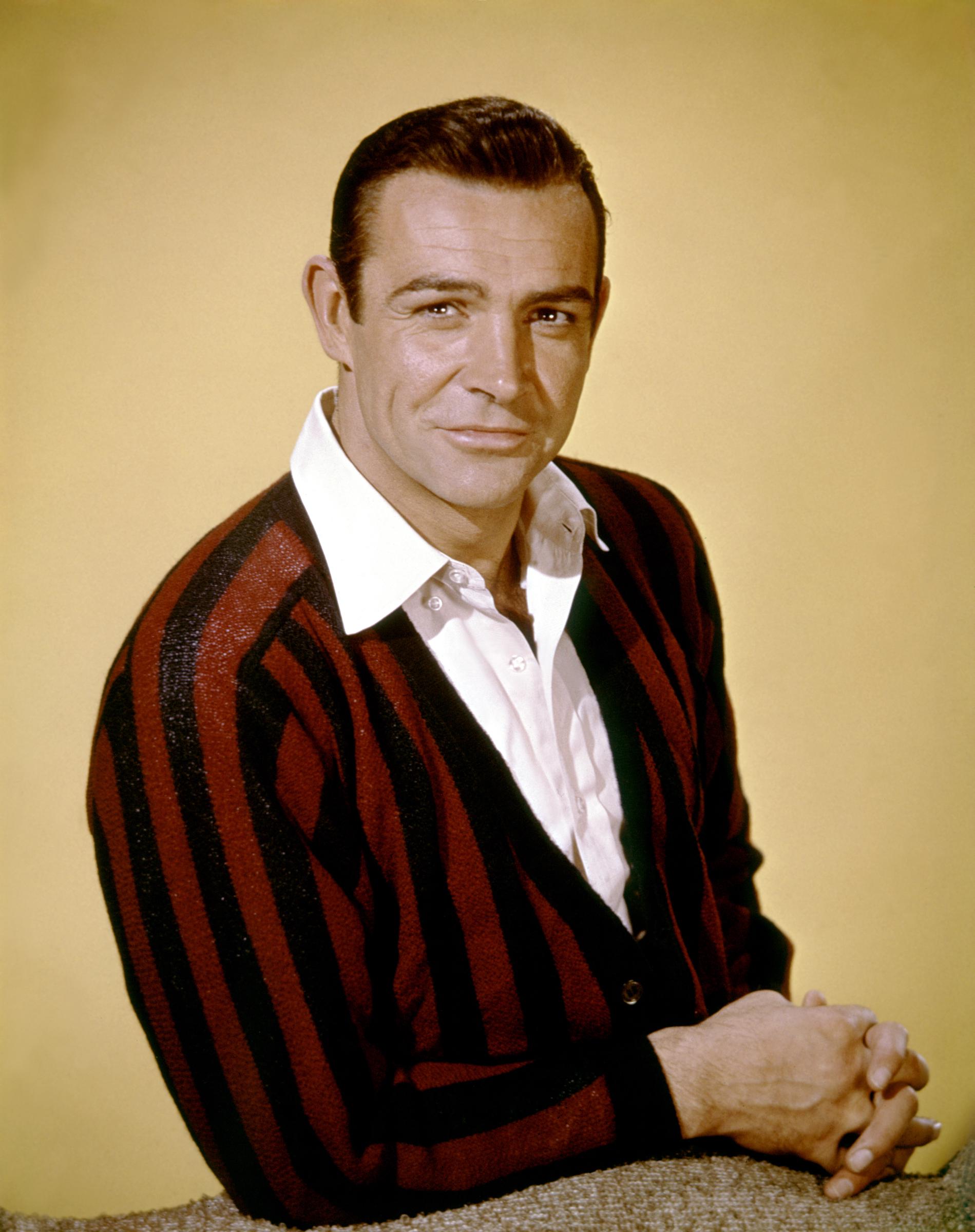 Connery, who turned 34 in 1964, presented a striking contrast with his broad shoulders, chiseled jawline, and unmistakable confidence. In the early years of his Bond era, he embodied masculine swagger with ease — a suave, physical charisma that dominated the screen and defined an entire generation of leading men.