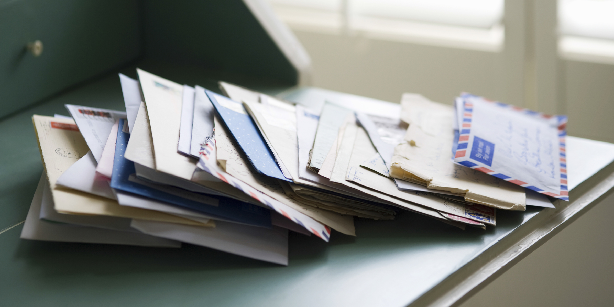 A pile of letters | Source: Shutterstock