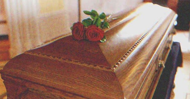 A casket with roses | Source: Shutterstock