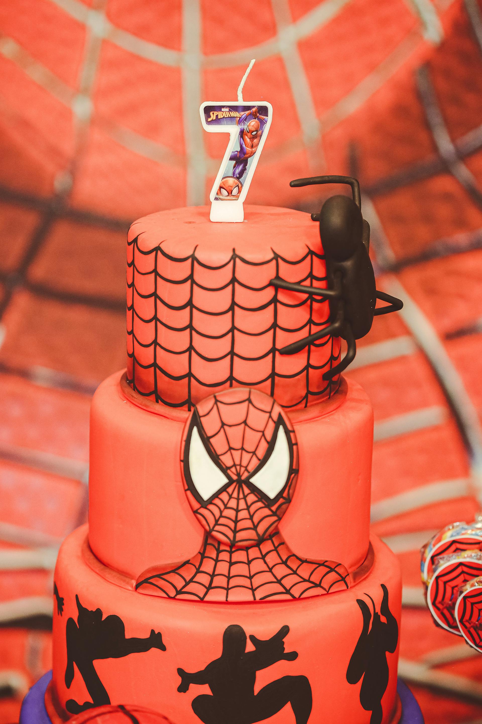 A Spiderman-themed cake | Source: Pexels