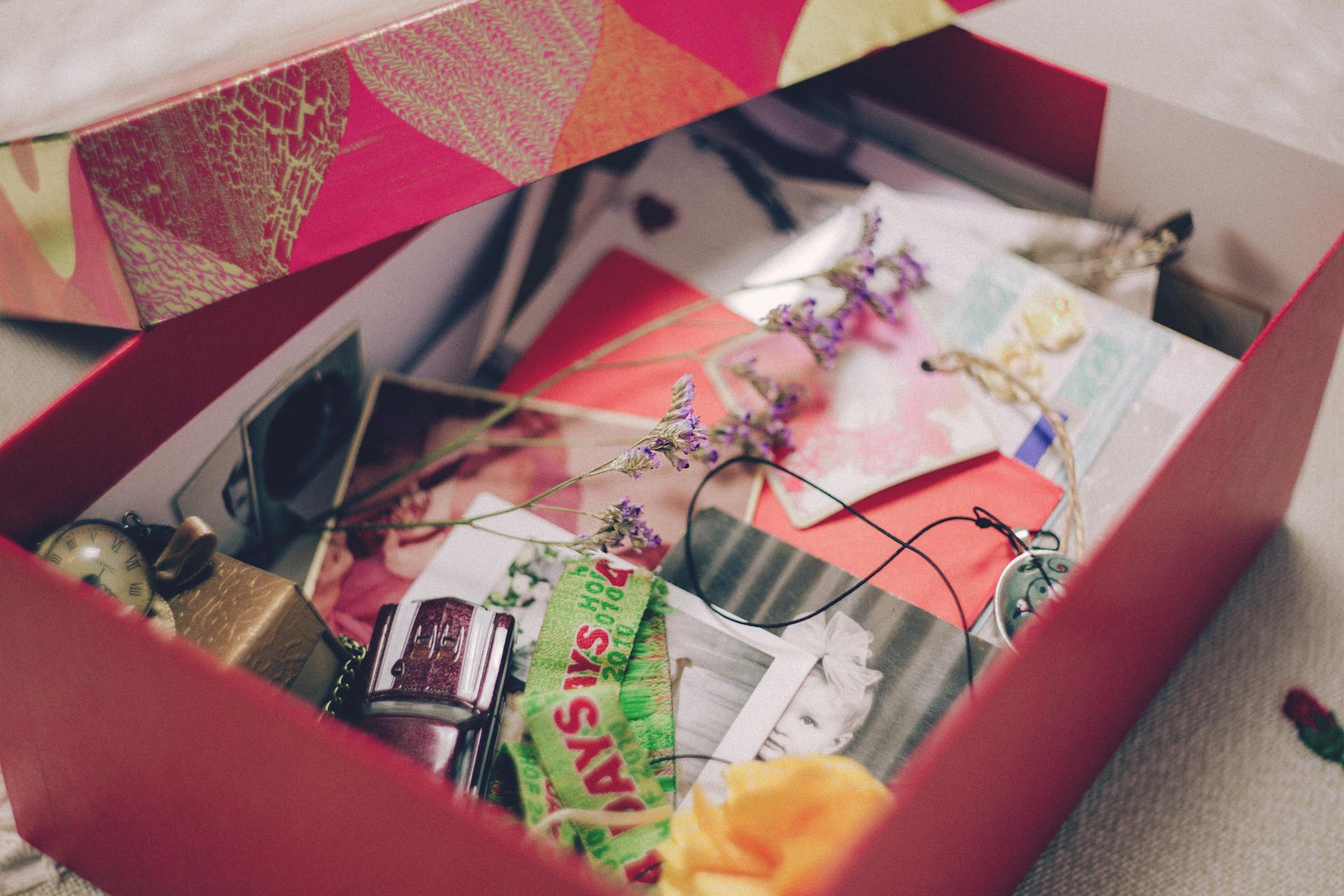 A box of memories | Source: Pexels