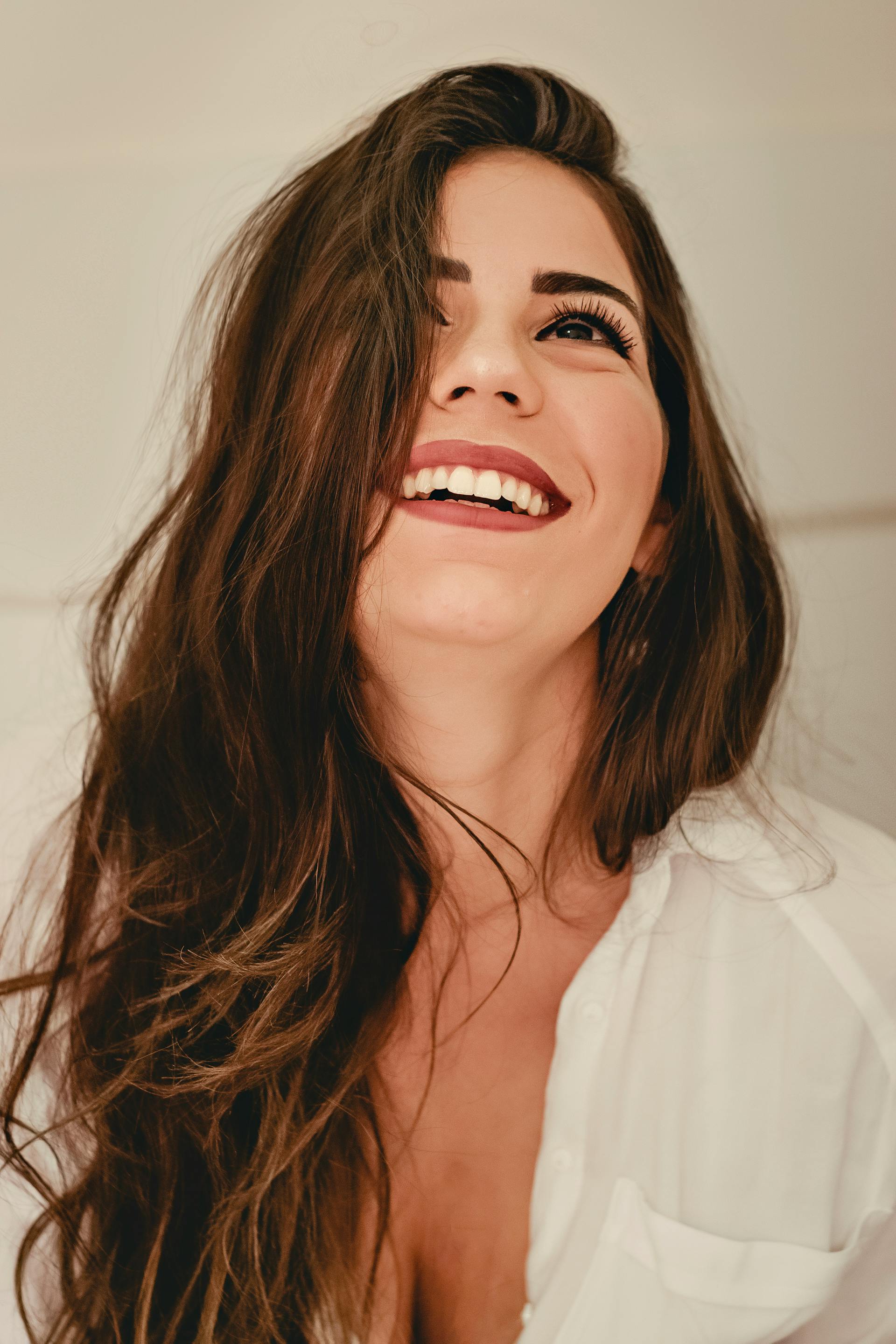 A woman with a cunning smile | Source: Pexels