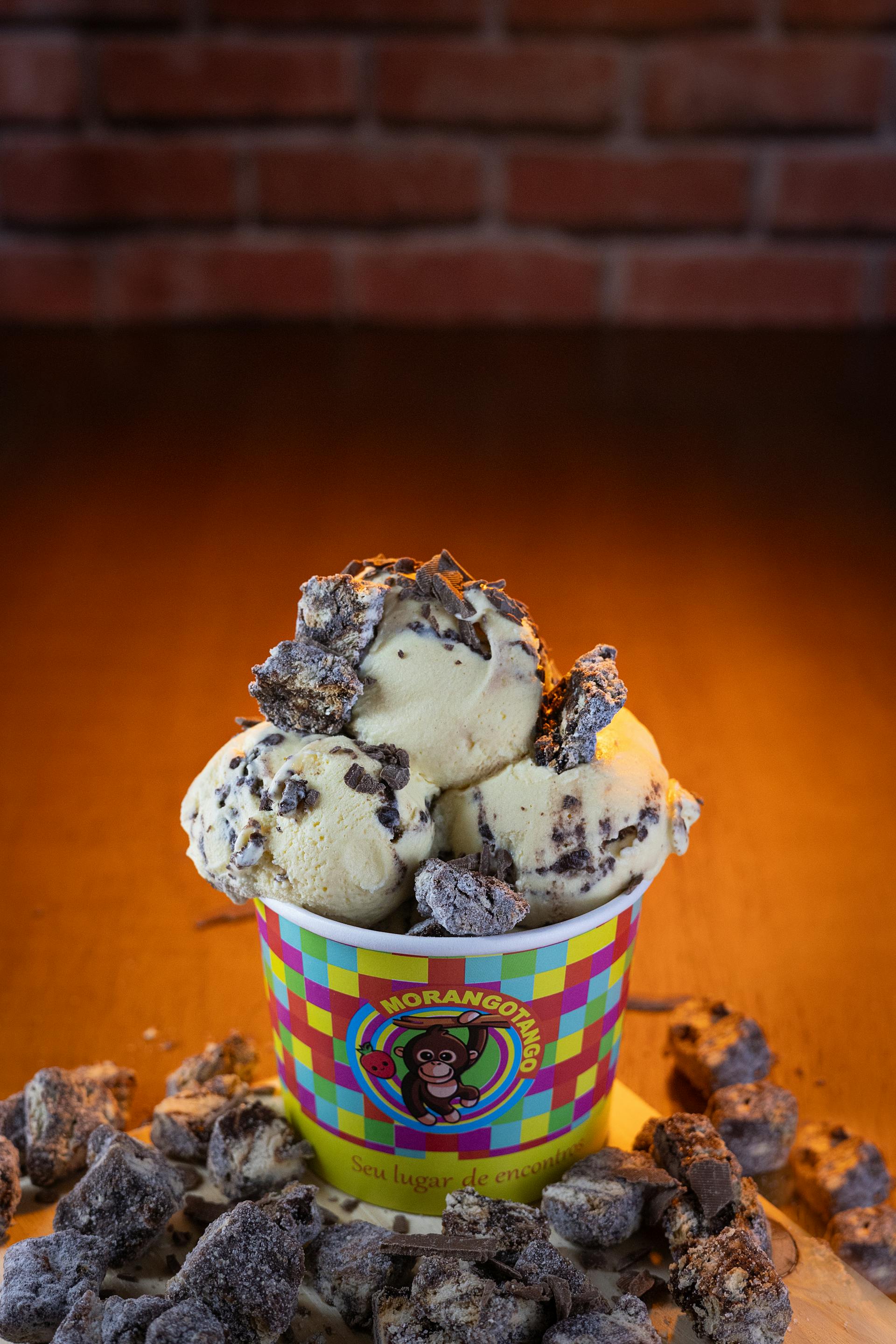 Chocolate ice cream scoops in a cup | Source: Pexels