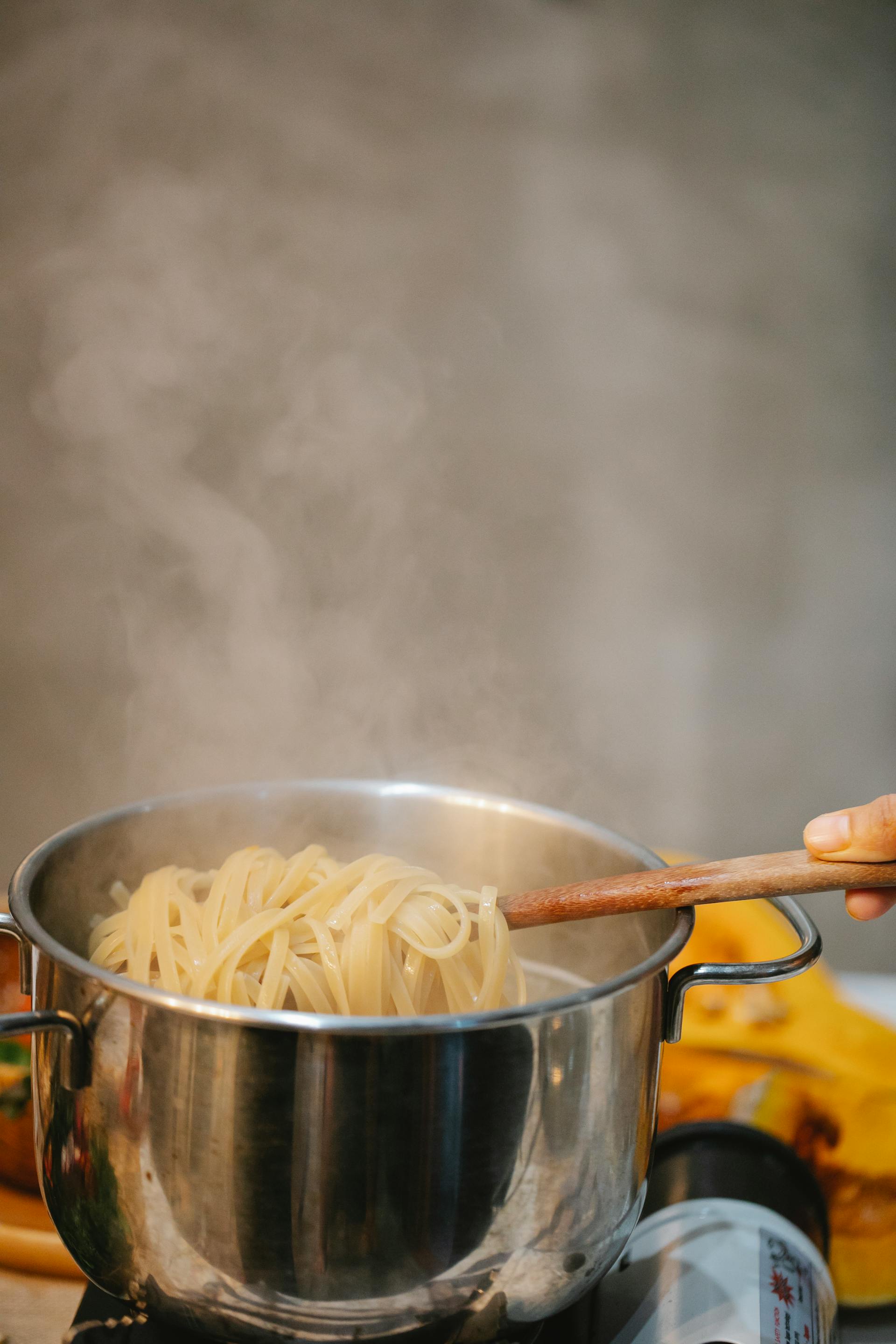 A person boiling pasta | Source: Pexels