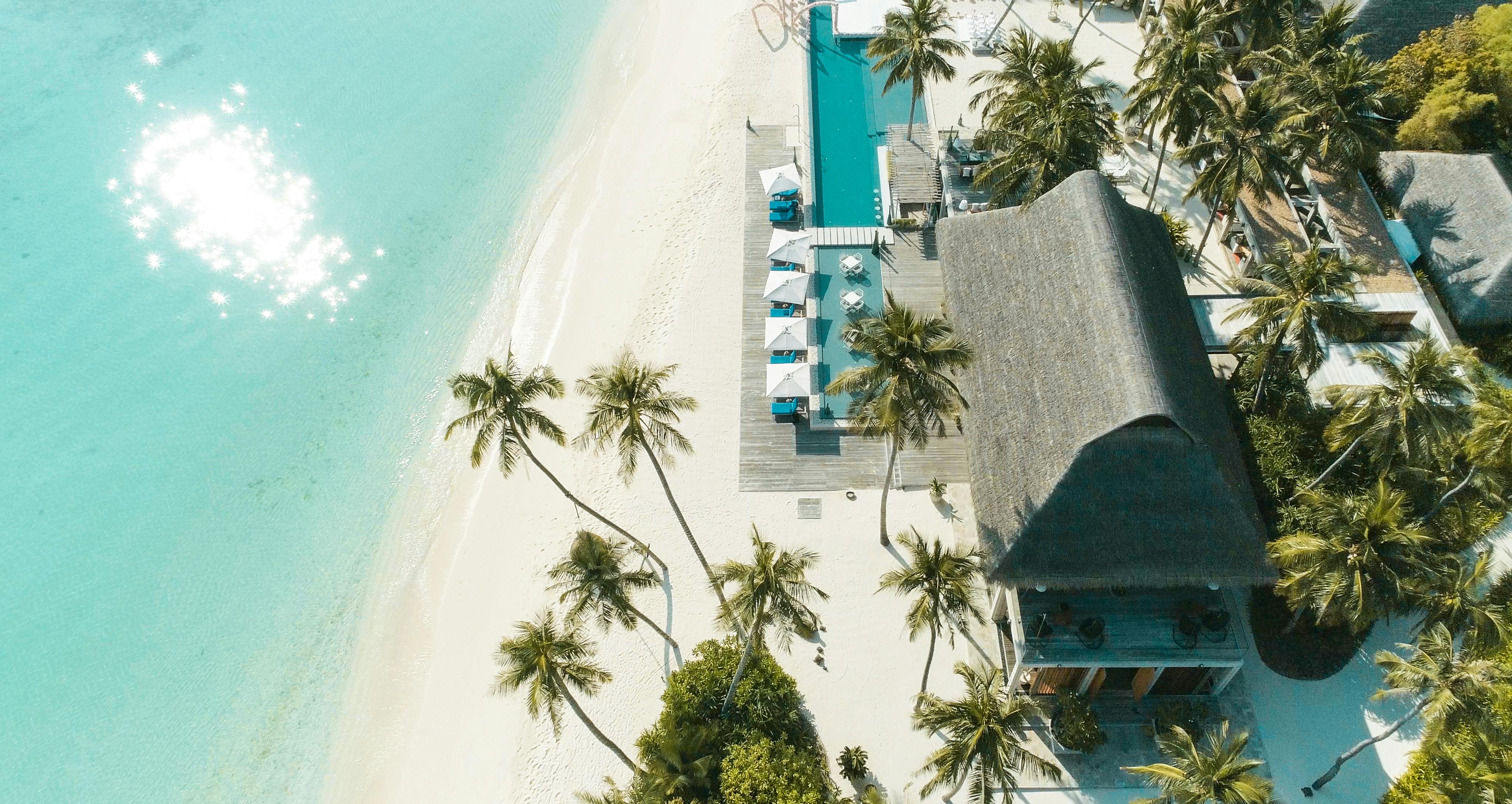 Um resort à beira-mar | Fonte: Pexels