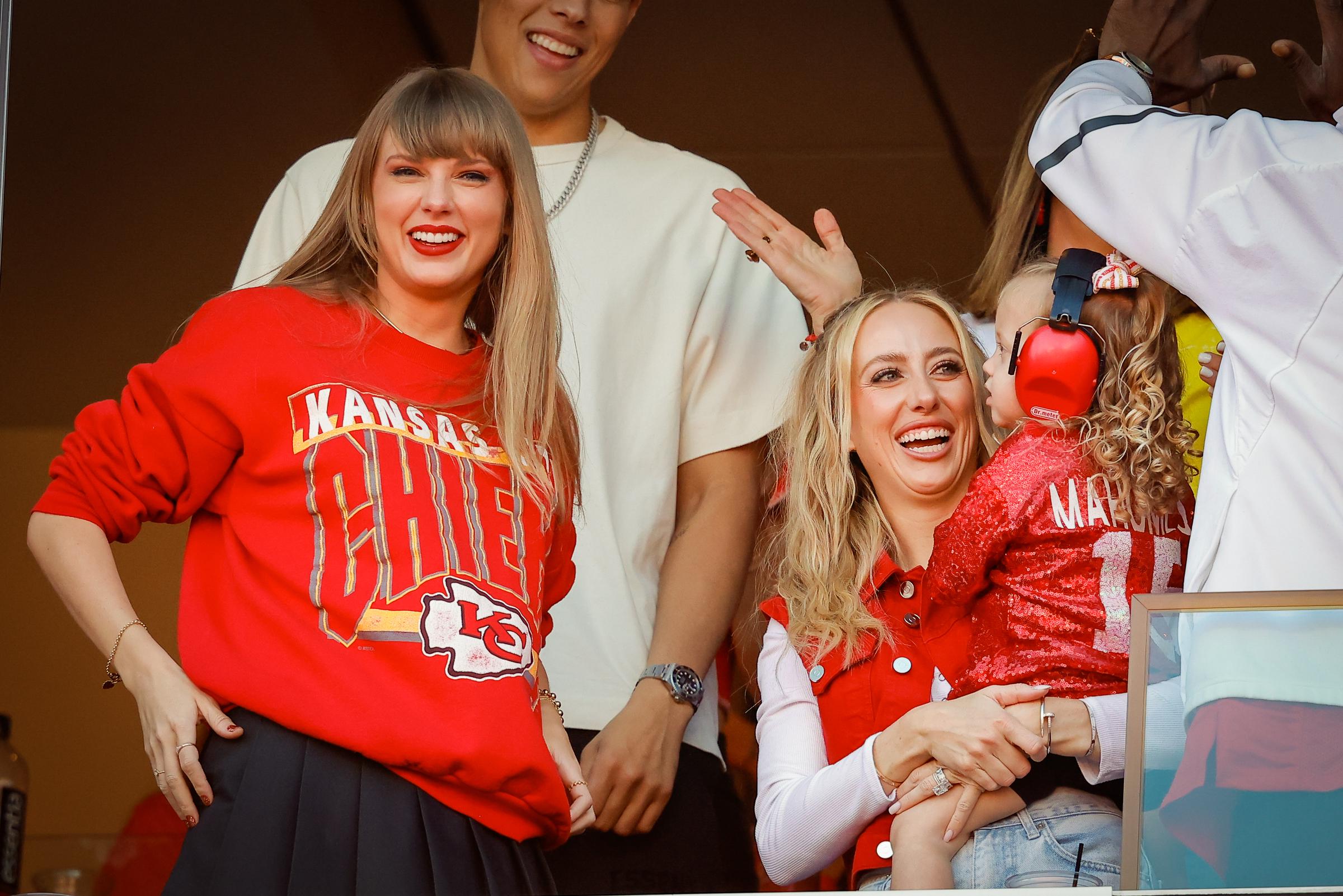 Taylor Swift and Brittany Mahomes at GEHA Field at Arrowhead Stadium on October 22, 2023, in Kansas City, Missouri. | Source: Getty Images