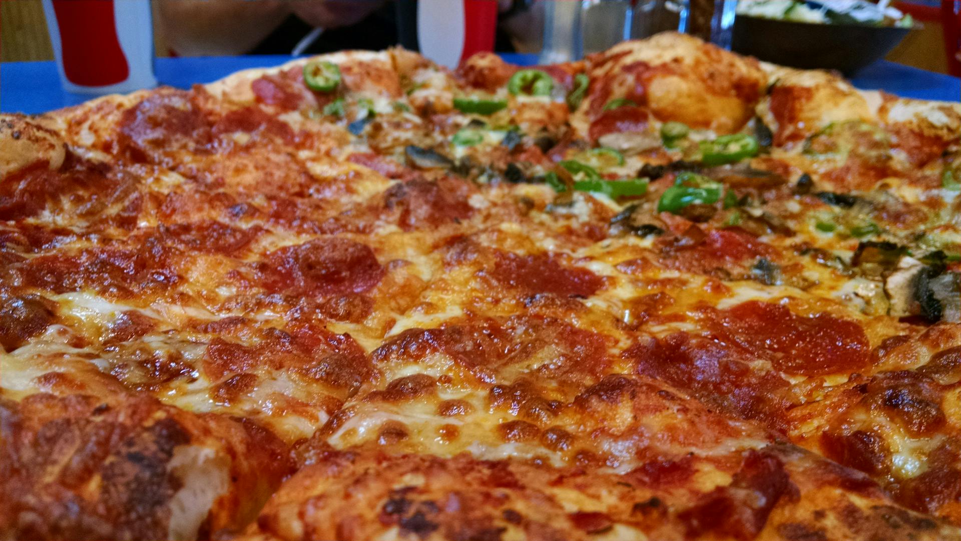 Close up of a pizza | Source: Pexels