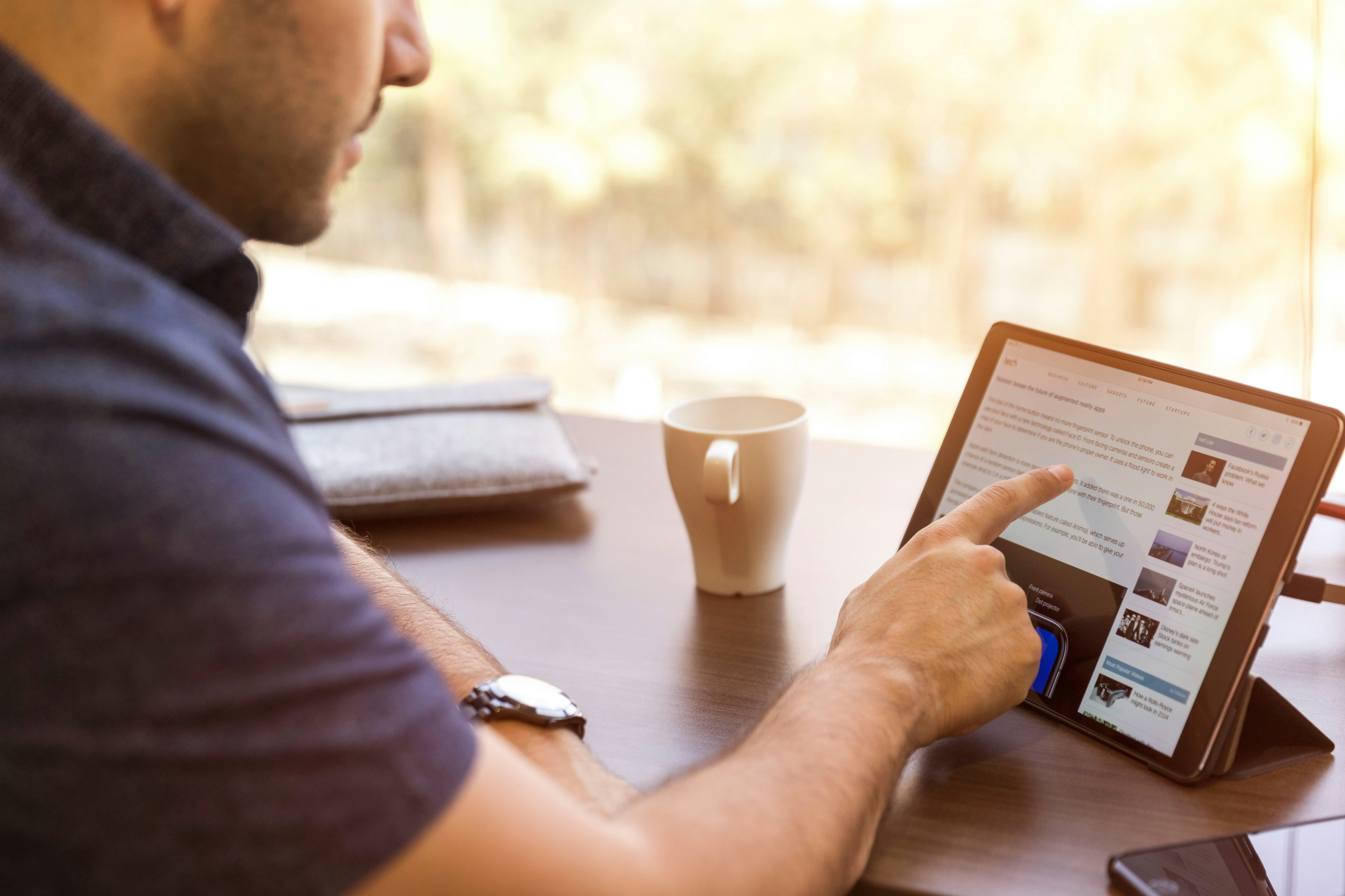 A person using a tablet | Source: Unsplash