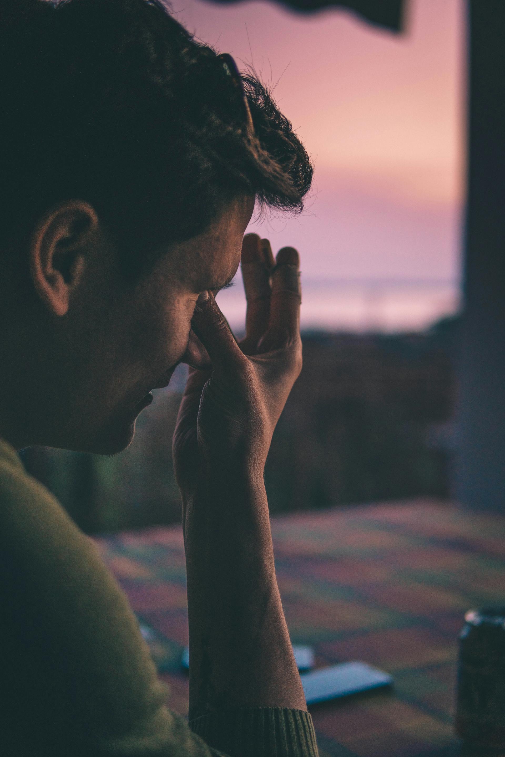 A close-up shot of a sad man | Source: Pexels
