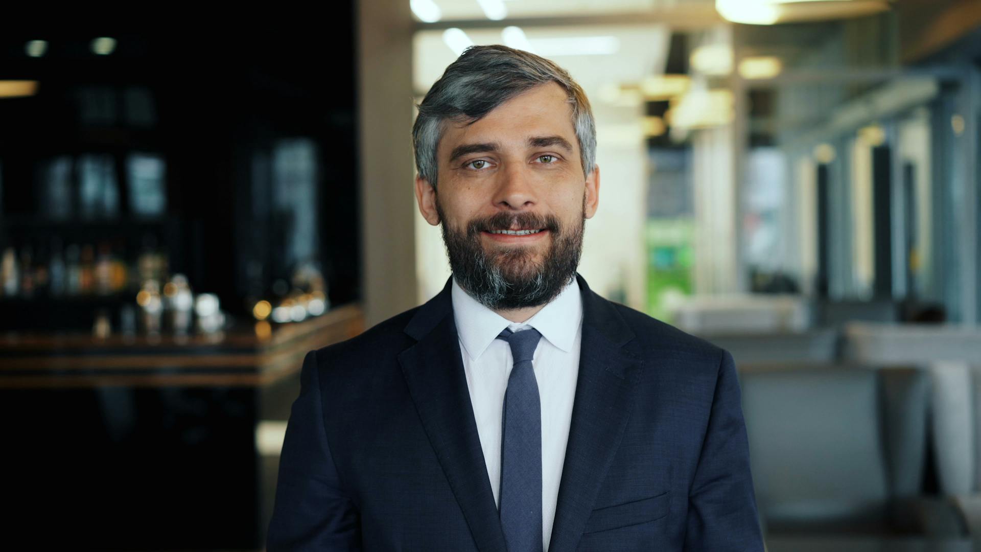 A smiling man in an elegant suit | Source: Pexels