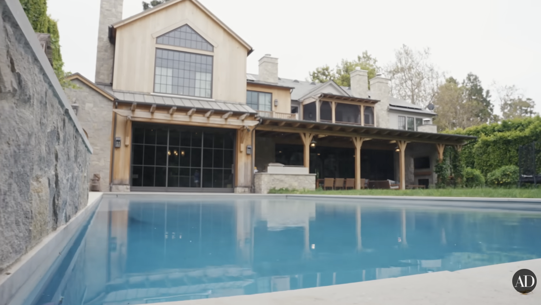 Jennifer Garner's pool area as seen on Architectural Digest's YouTube video posted on September 4, 2024. | Source: YouTube/Architectural Digest