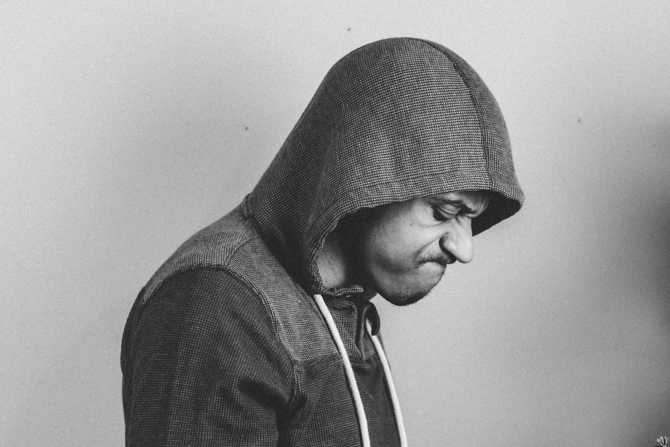 An angry man in a hoodie | Source: Pexels