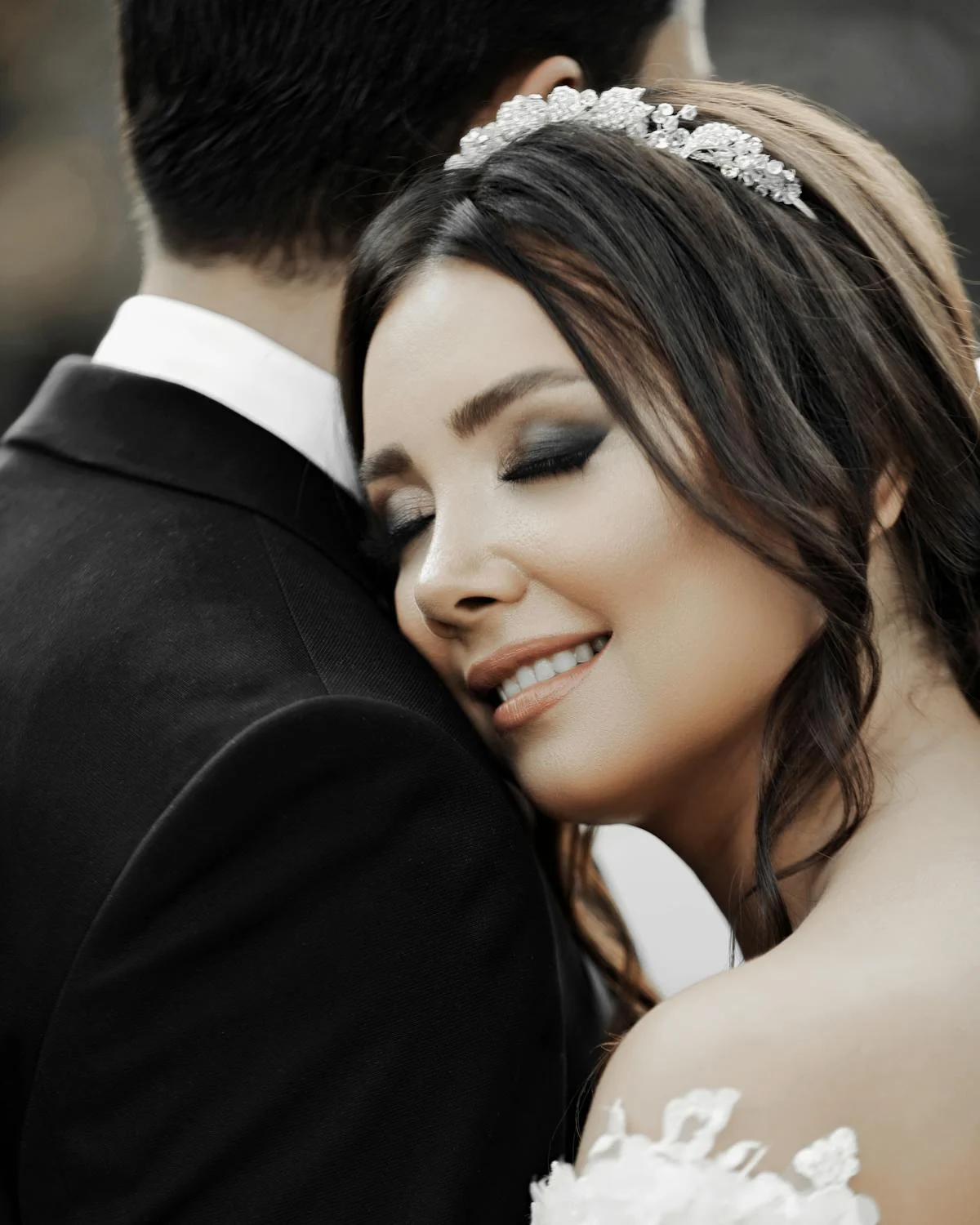 A groom hugging his bride | Source: Pexels