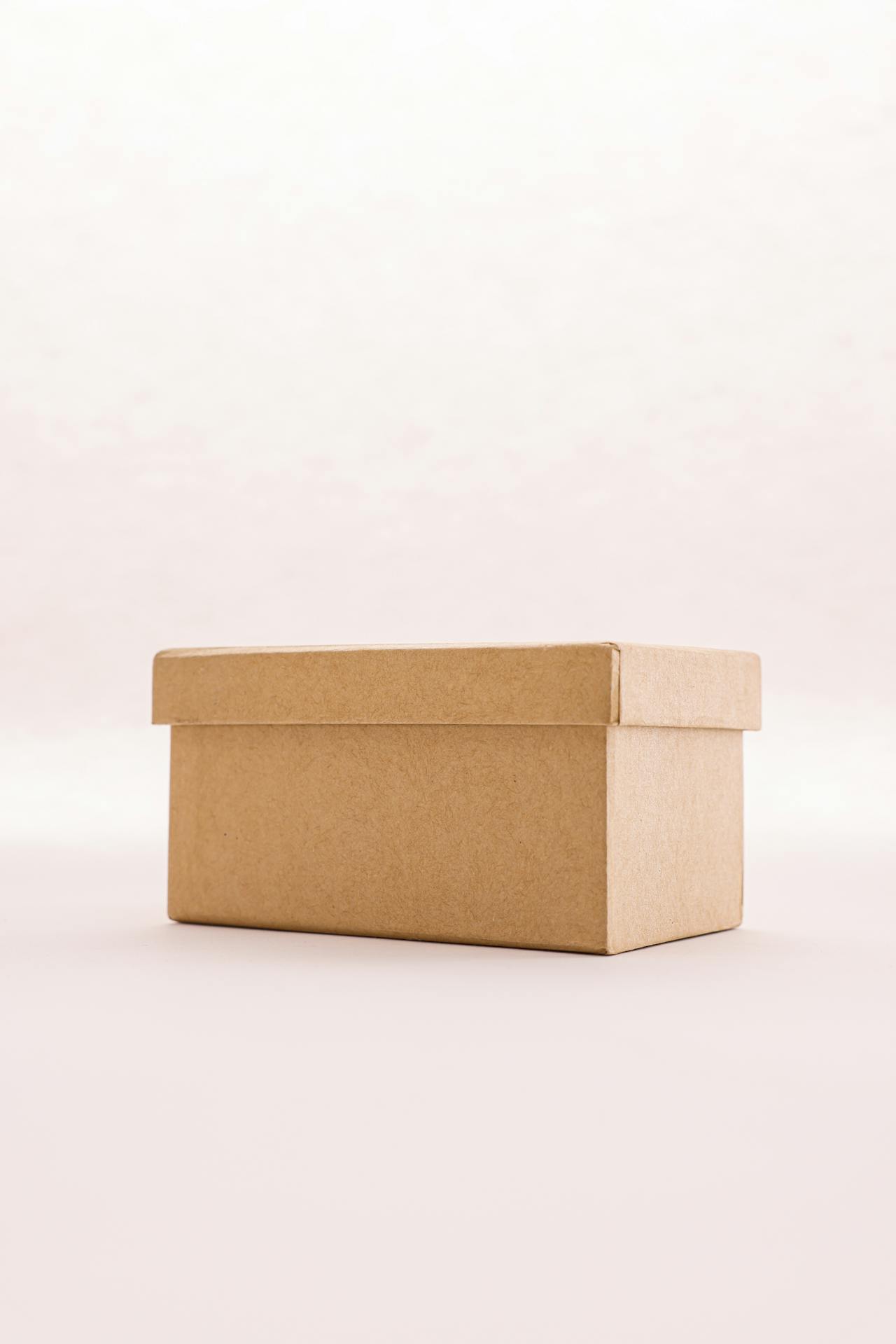A brown cardboard box | Source: Pexels
