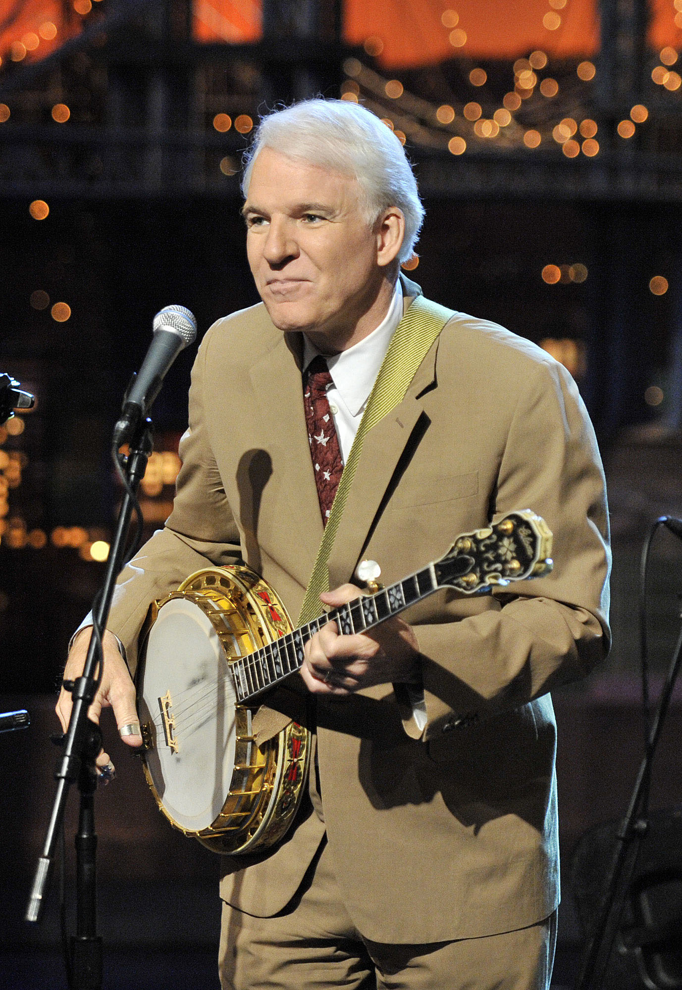 Steve Martin plays the banjo during the taping of the "Late Show with David Letterman" on February 2, 2009 in New York City | Source: Getty Images