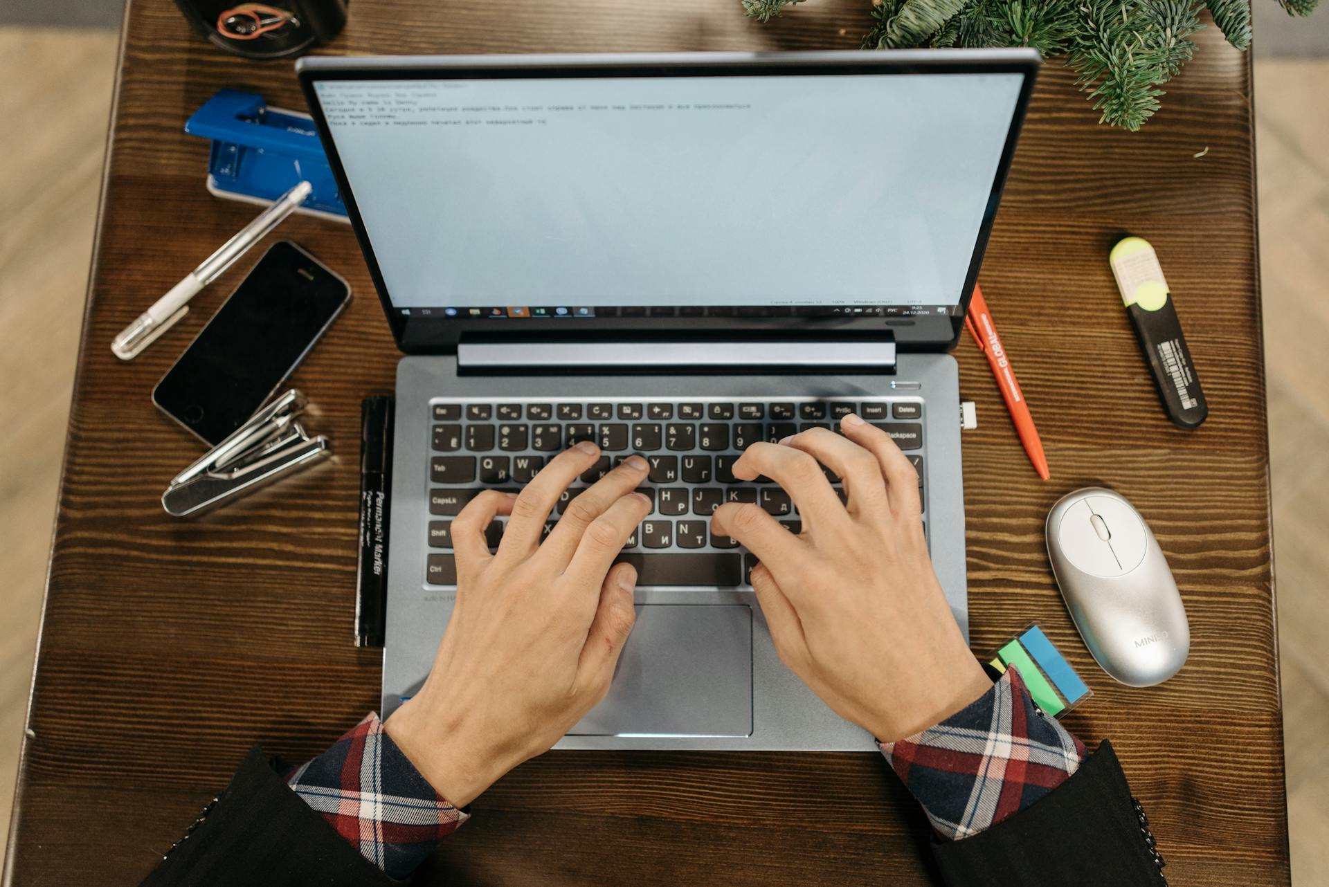 A man working in his office | Source: Pexels