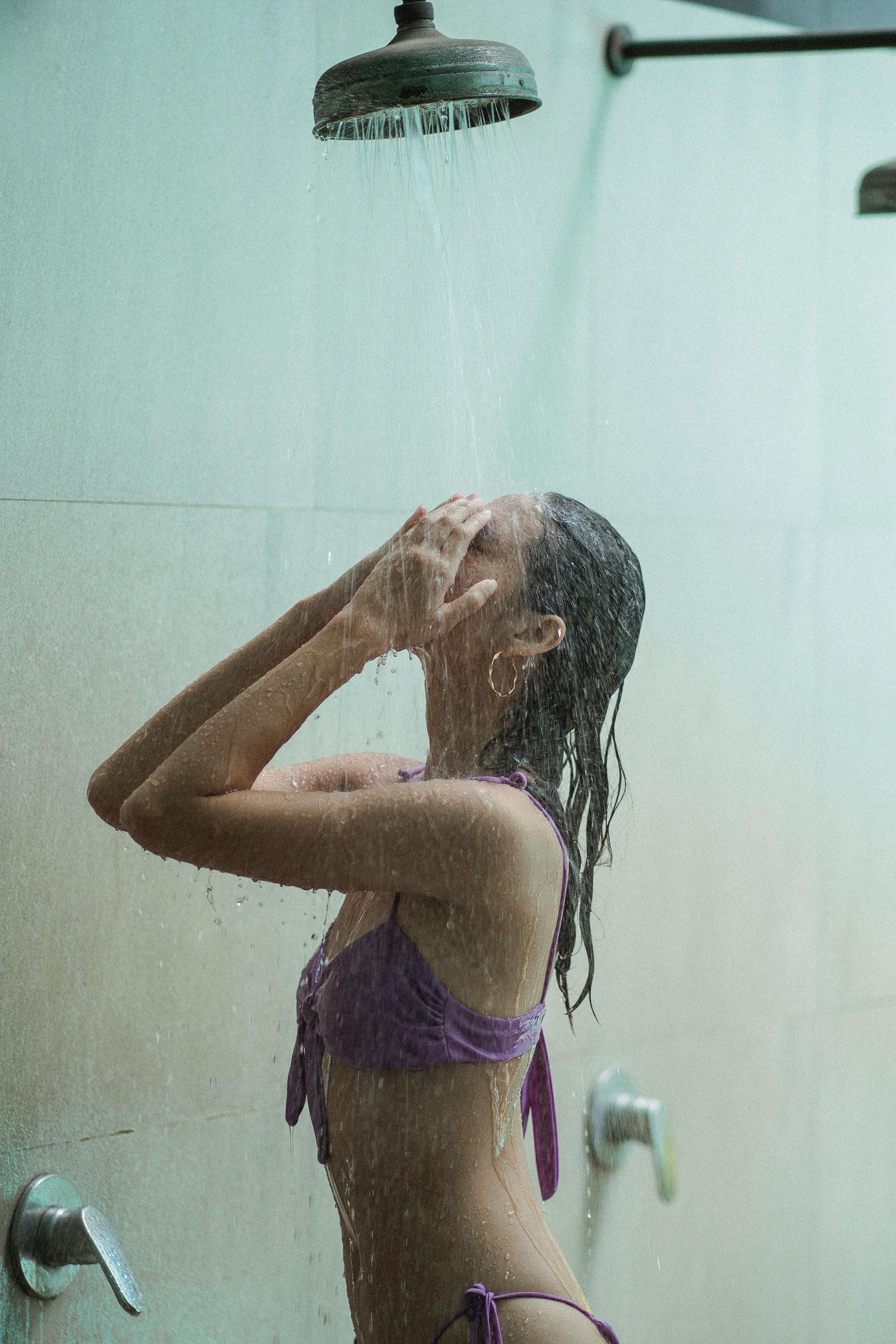 A woman taking a shower | Source: Pexels