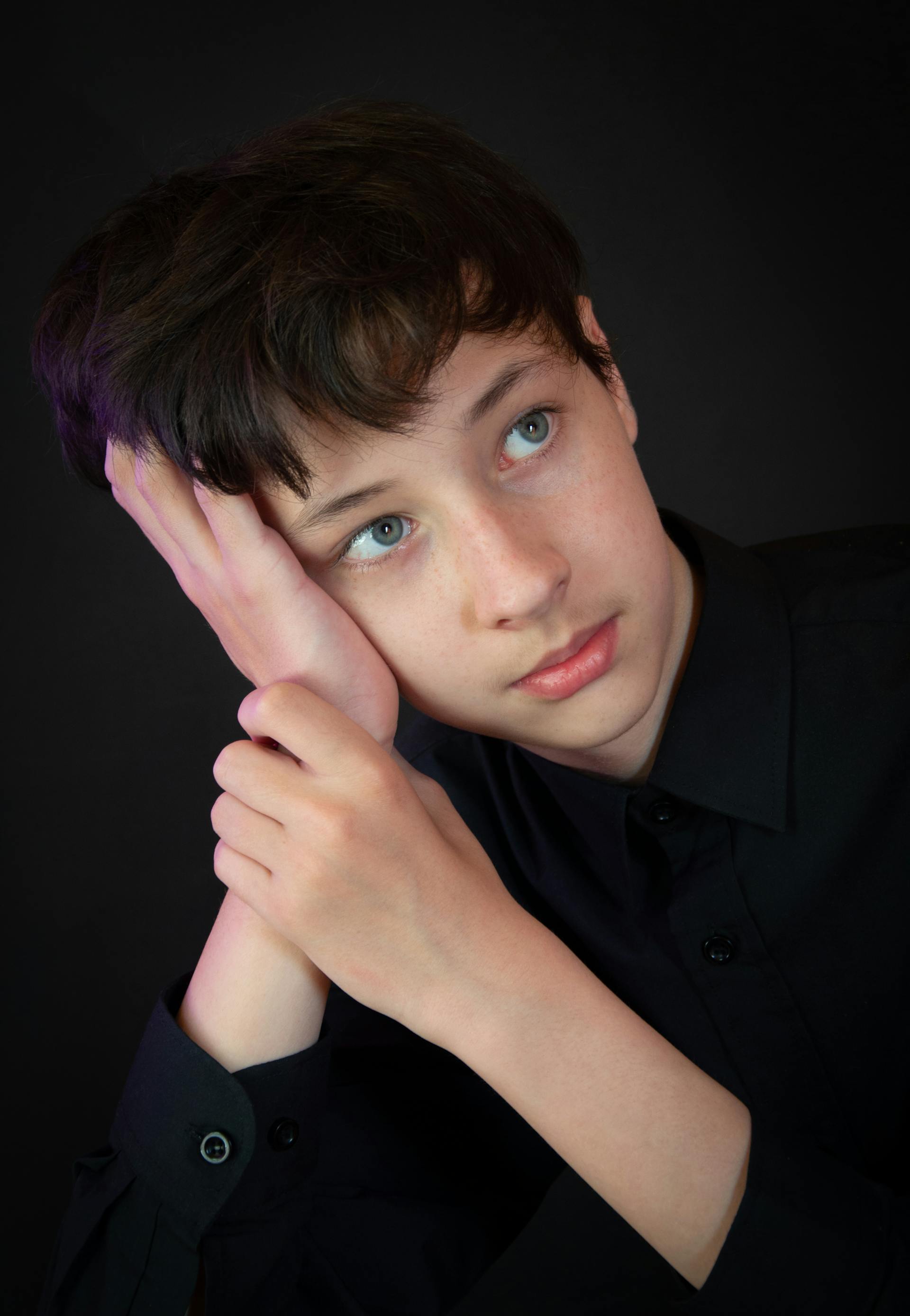A teenage boy looking bored | Source: Pexels