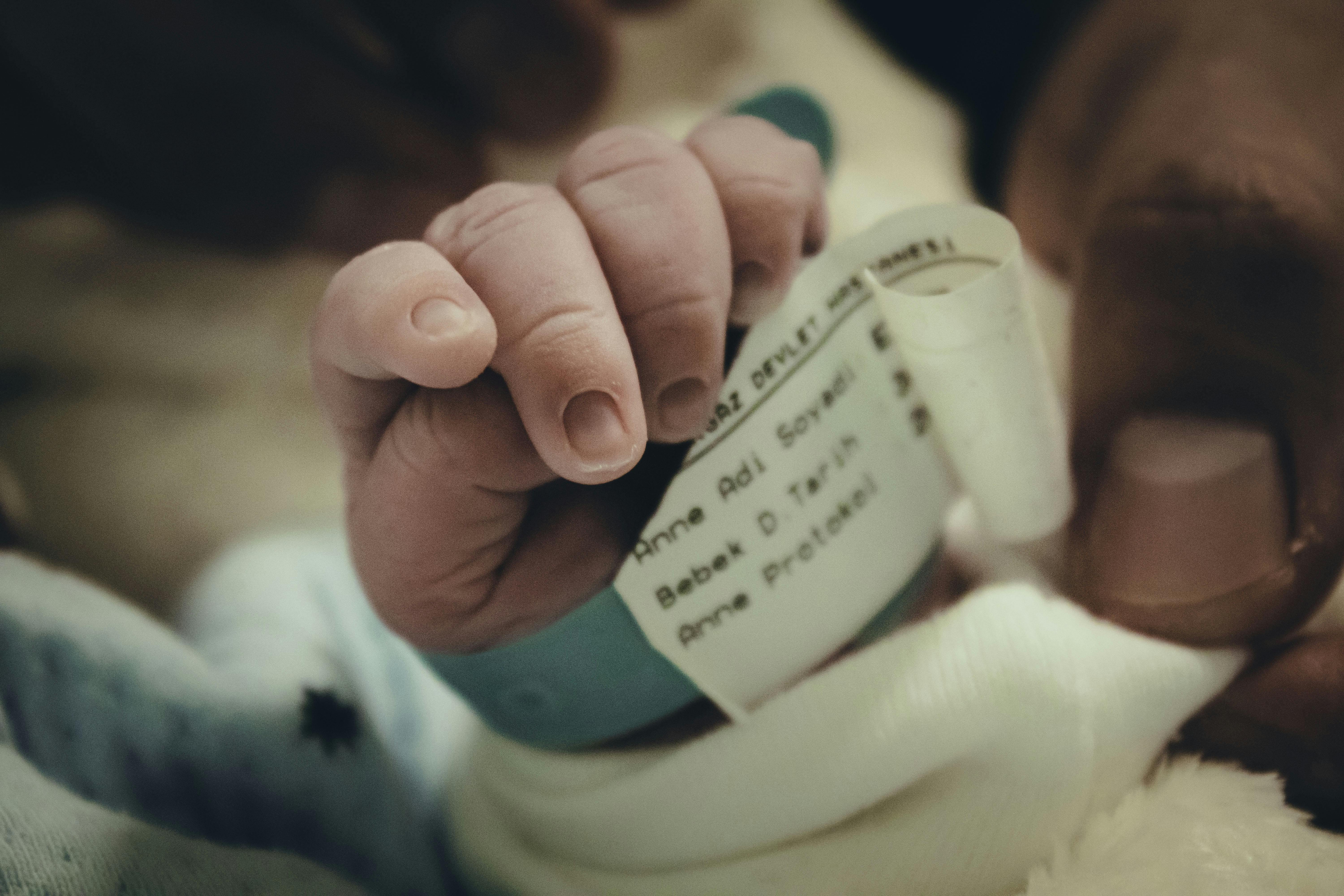 A hospital wristband on a baby | Source: Pexels