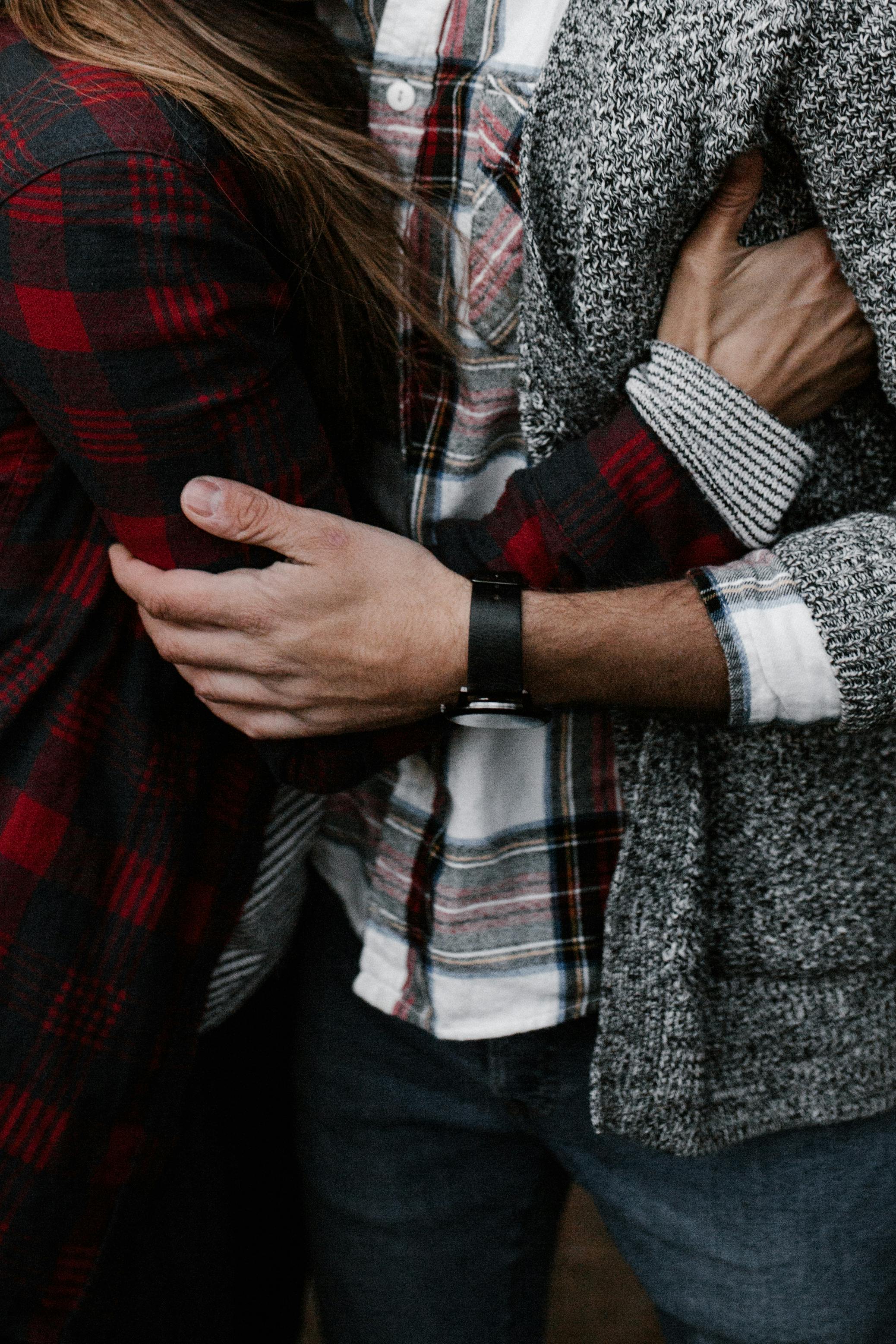 People hugging | Source: Pexels