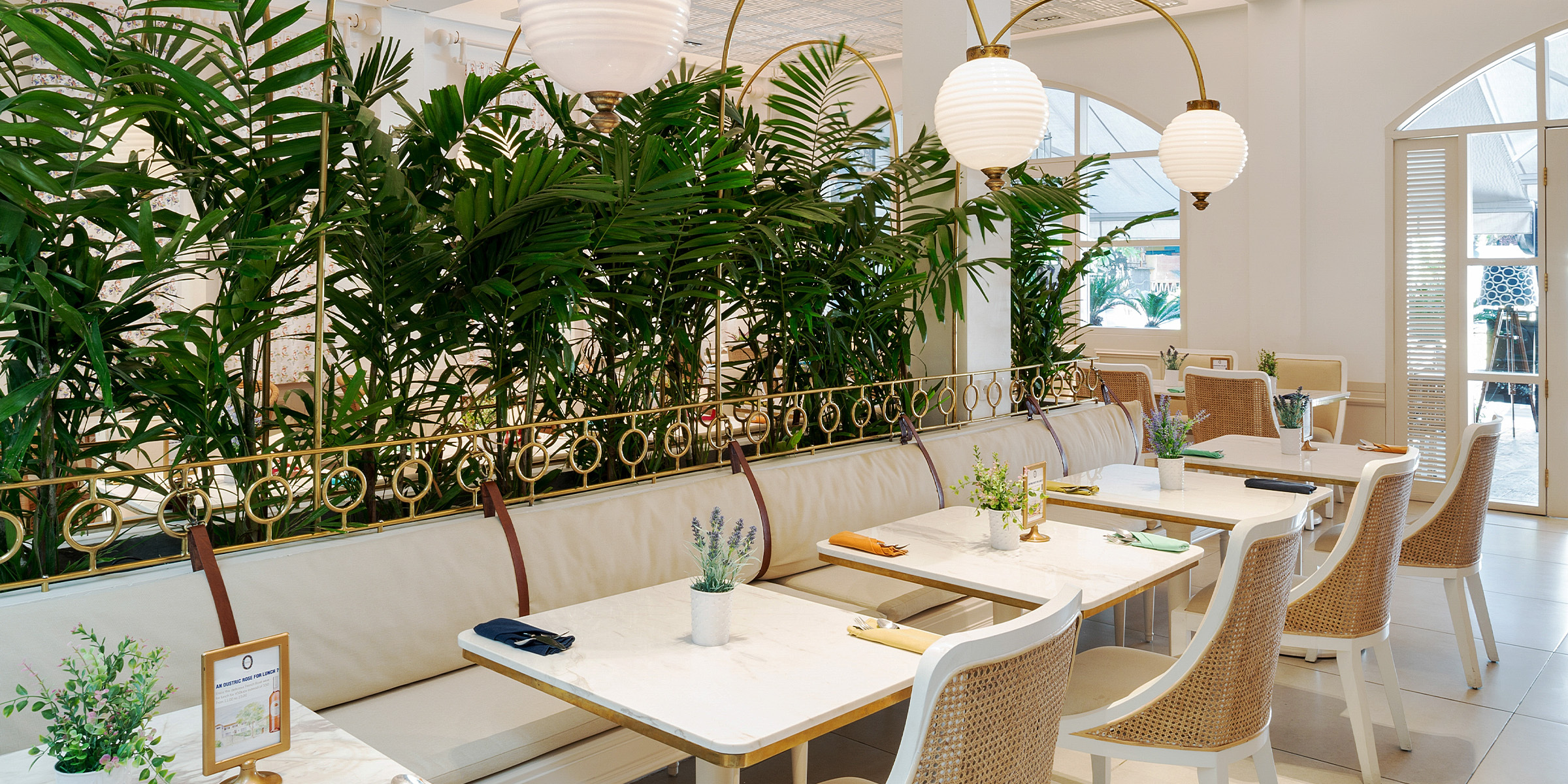 A restaurant | Source: Shutterstock