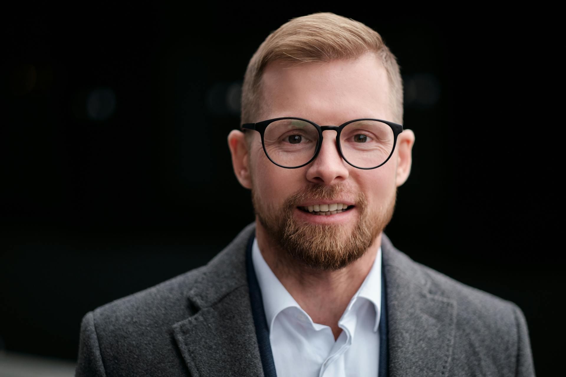 A man smiling | Source: Pexels