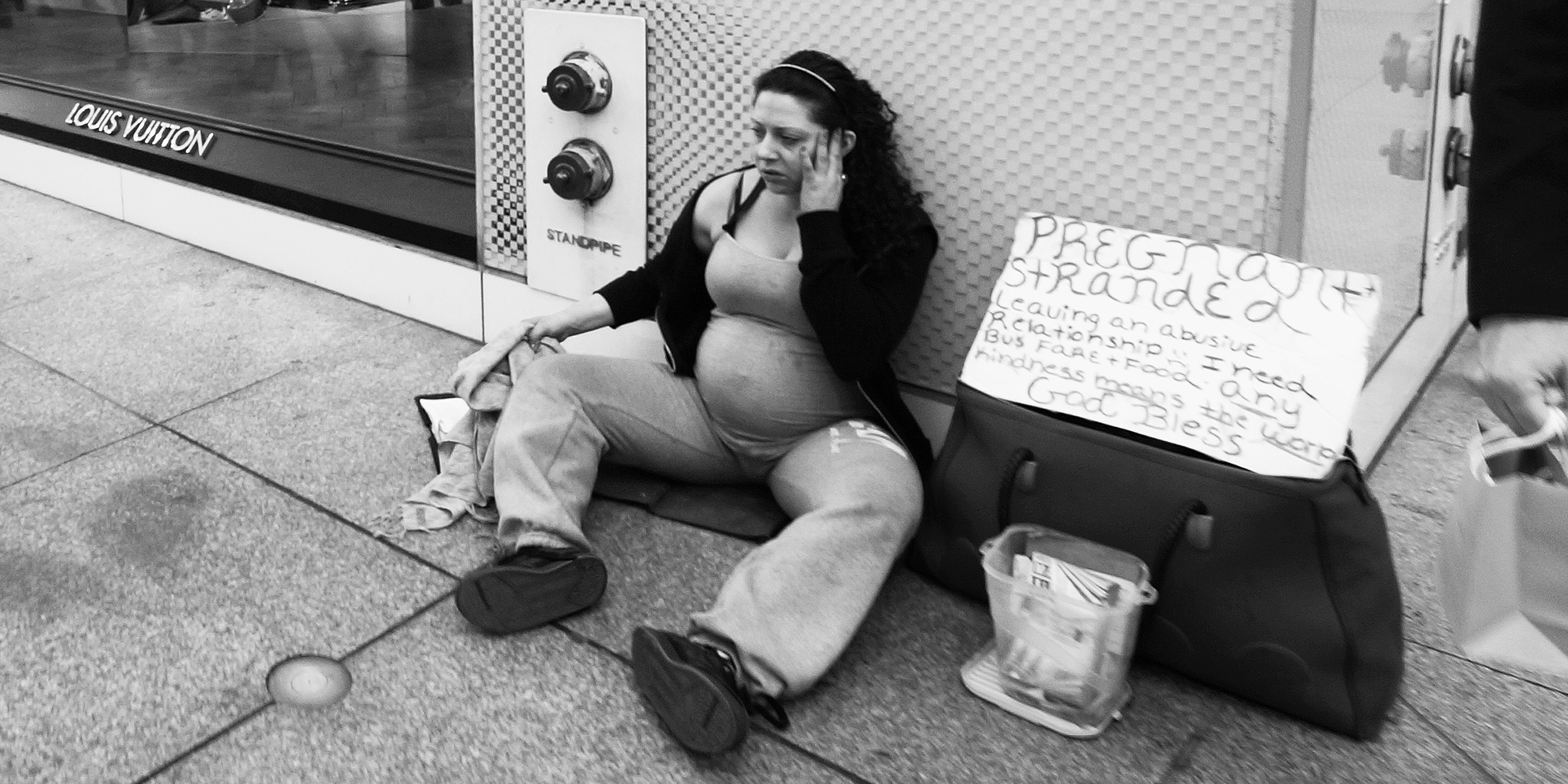 A homeless woman | Source: Flickr