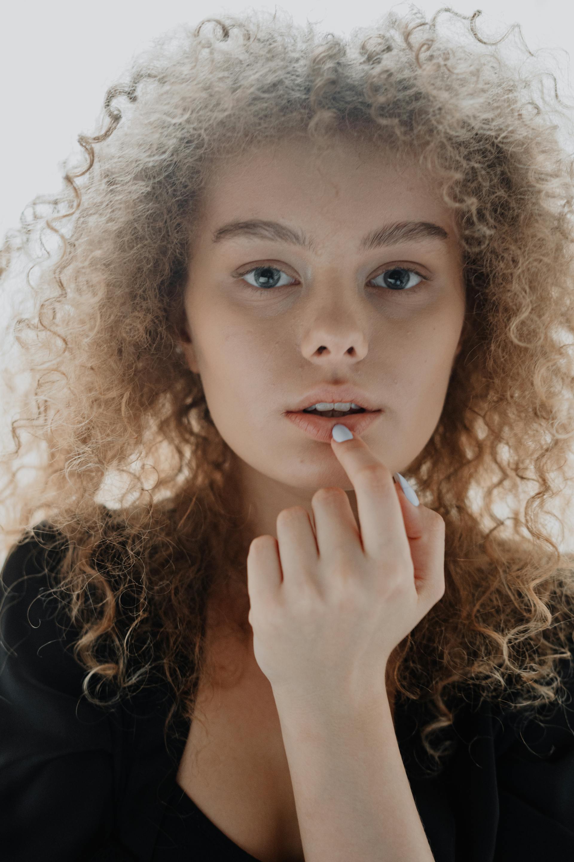 A thoughtful woman | Source: Pexels