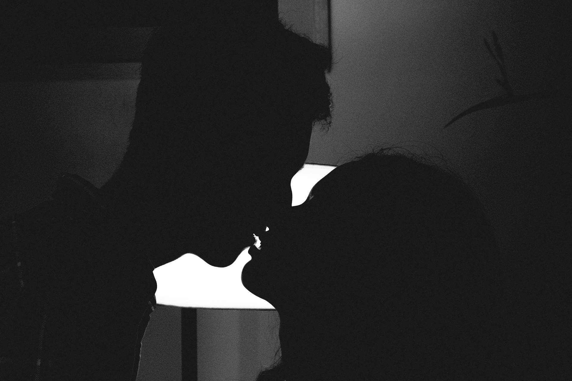 A couple about to kiss | Source: Pexels